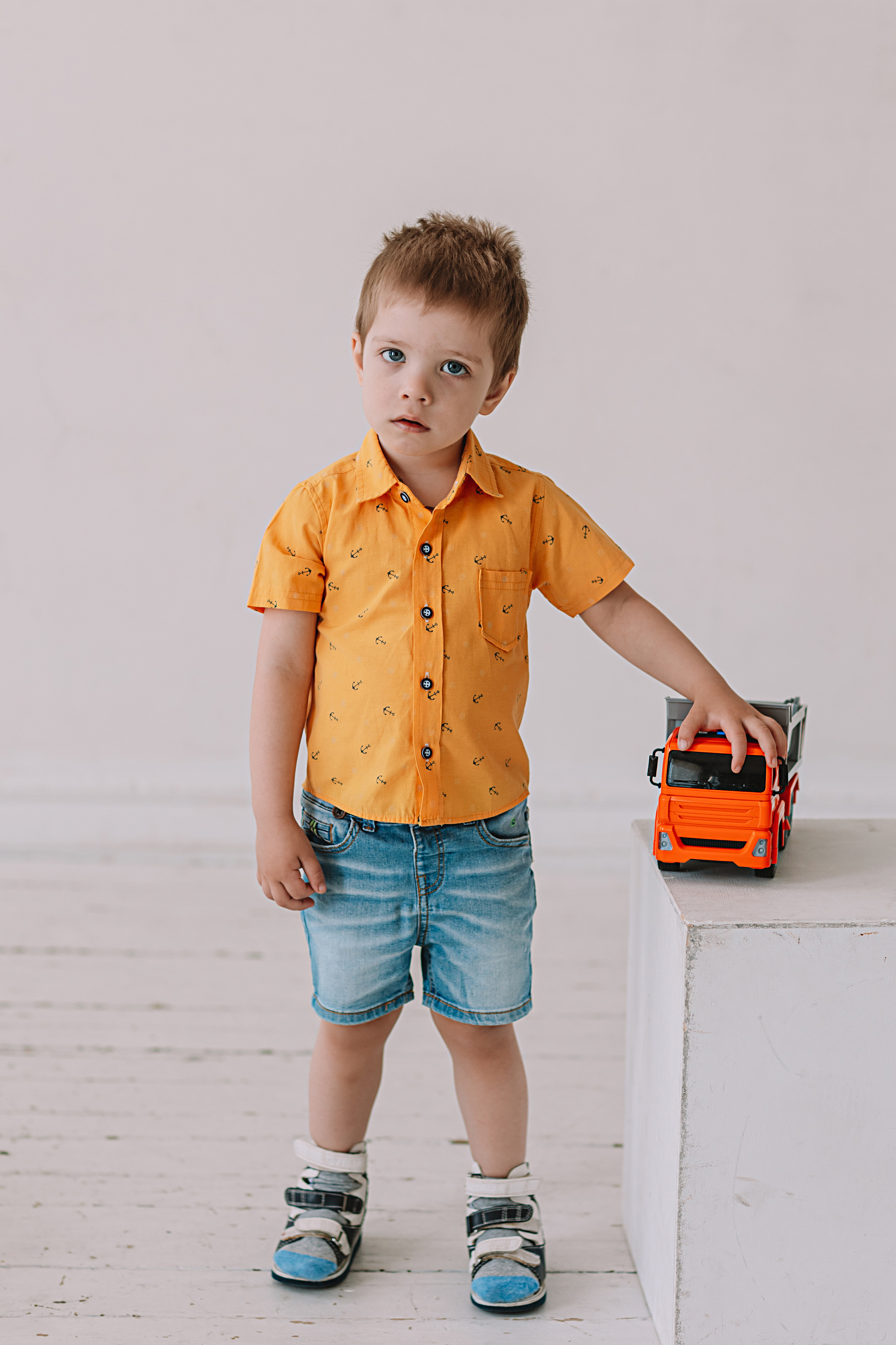 Младшая группа садика в студии. Семейный фотограф Тюмень, фотограф на роды Салмина Мария