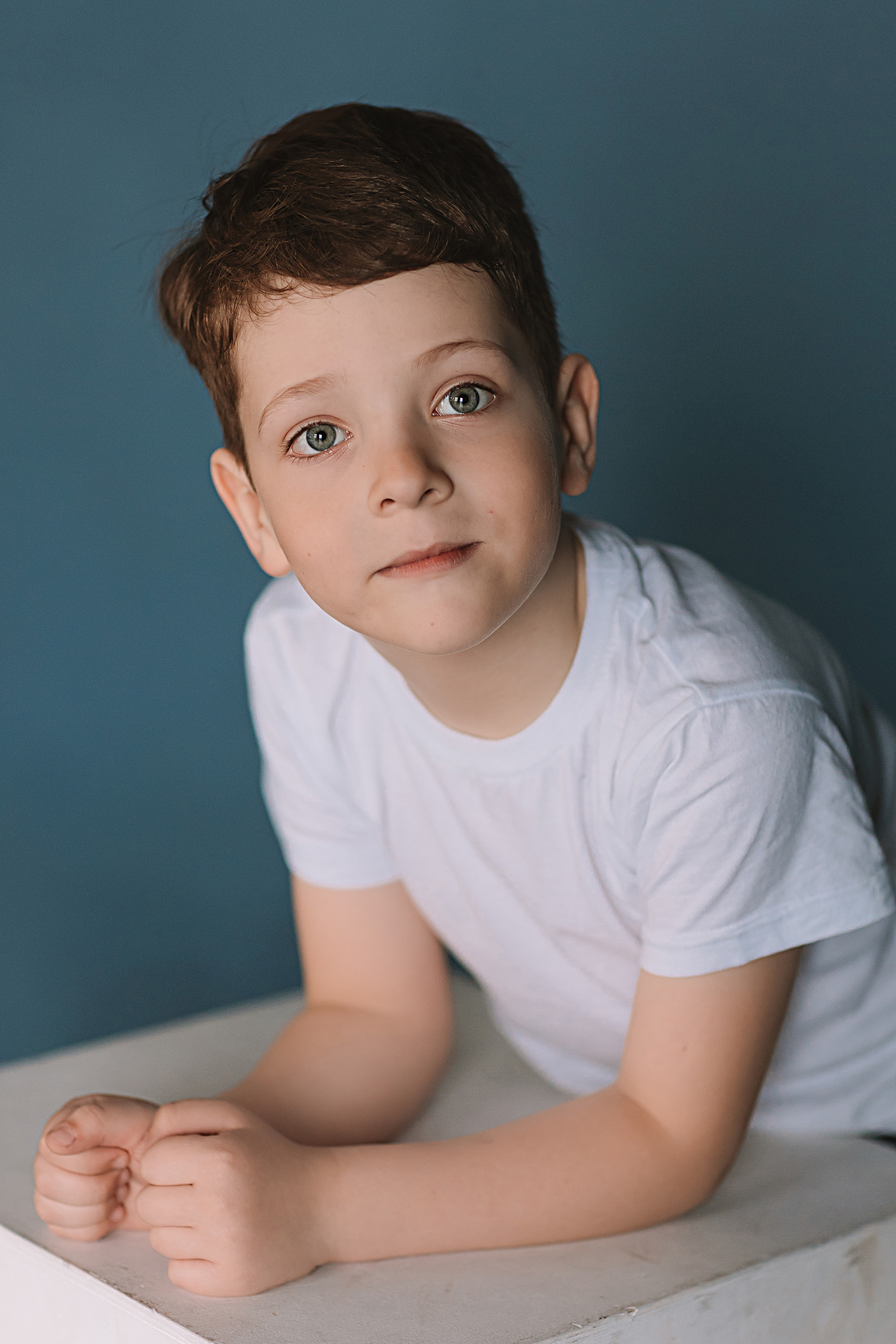 Садик в фотостудии. Семейный фотограф Тюмень, фотограф на роды Салмина Мария