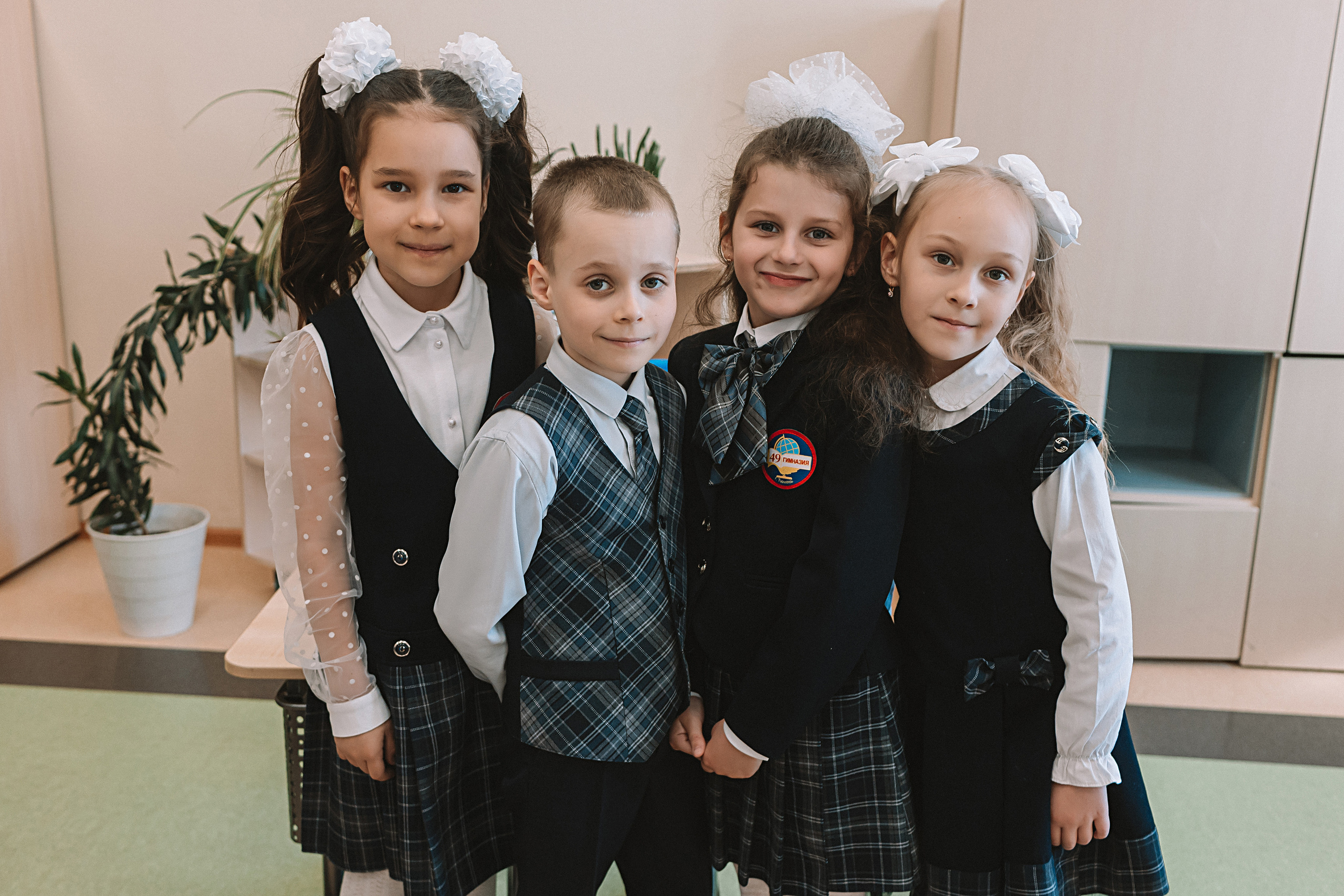 1 класс в кабинете. Семейный фотограф Тюмень, фотограф на роды Салмина Мария