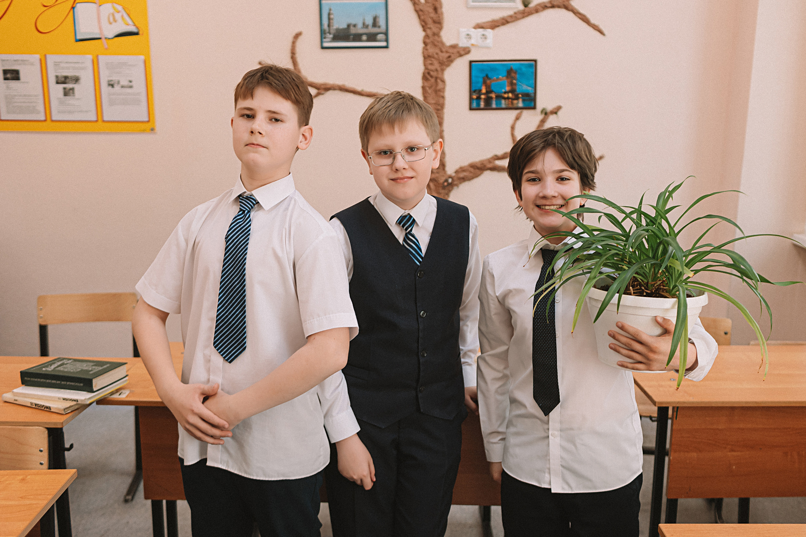 7 класс в стенах школы. Семейный фотограф Тюмень, фотограф на роды Салмина Мария