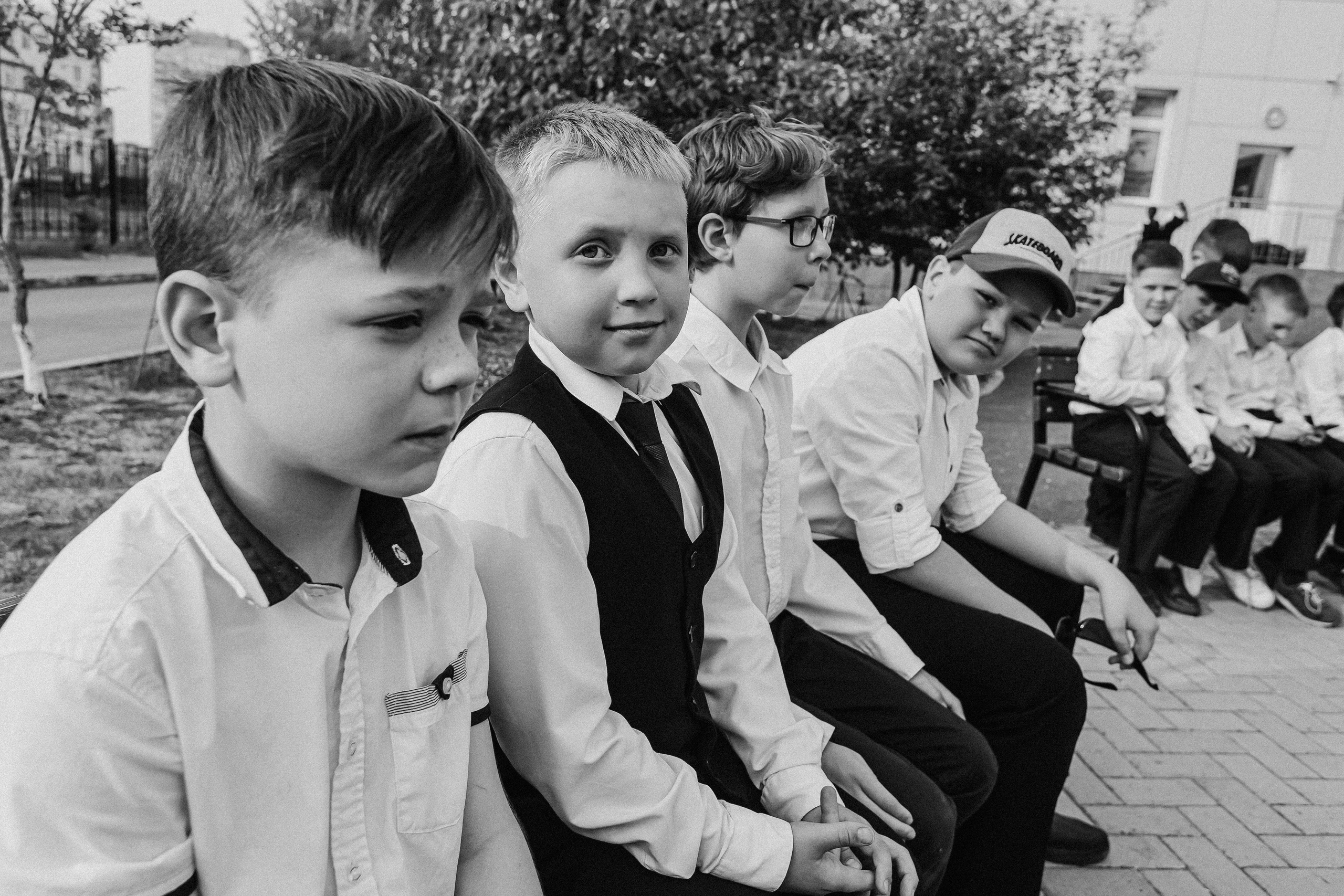 3 класс у школы. Семейный фотограф Тюмень, фотограф на роды Салмина Мария