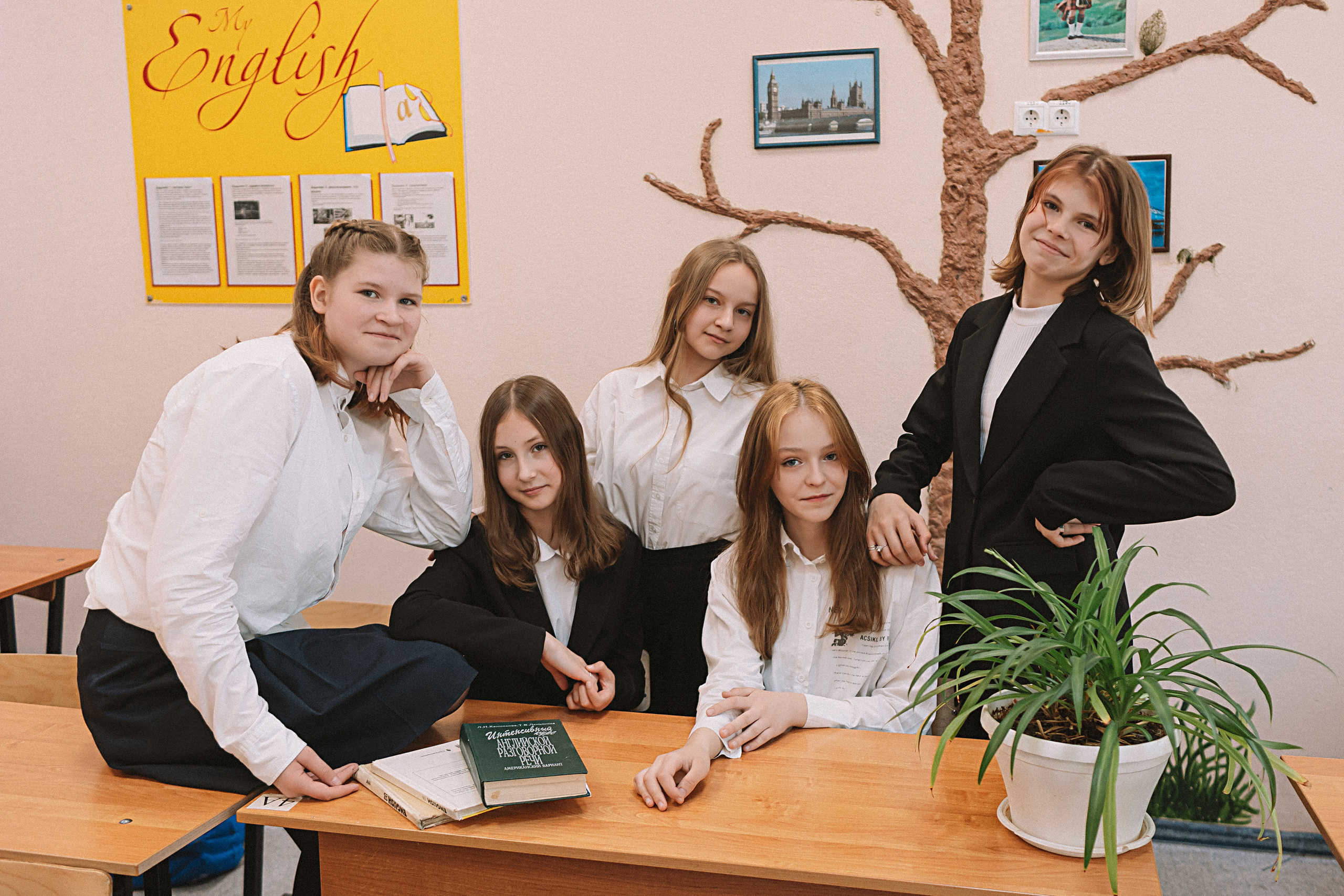 7 класс в стенах школы. Семейный фотограф Тюмень, фотограф на роды Салмина Мария