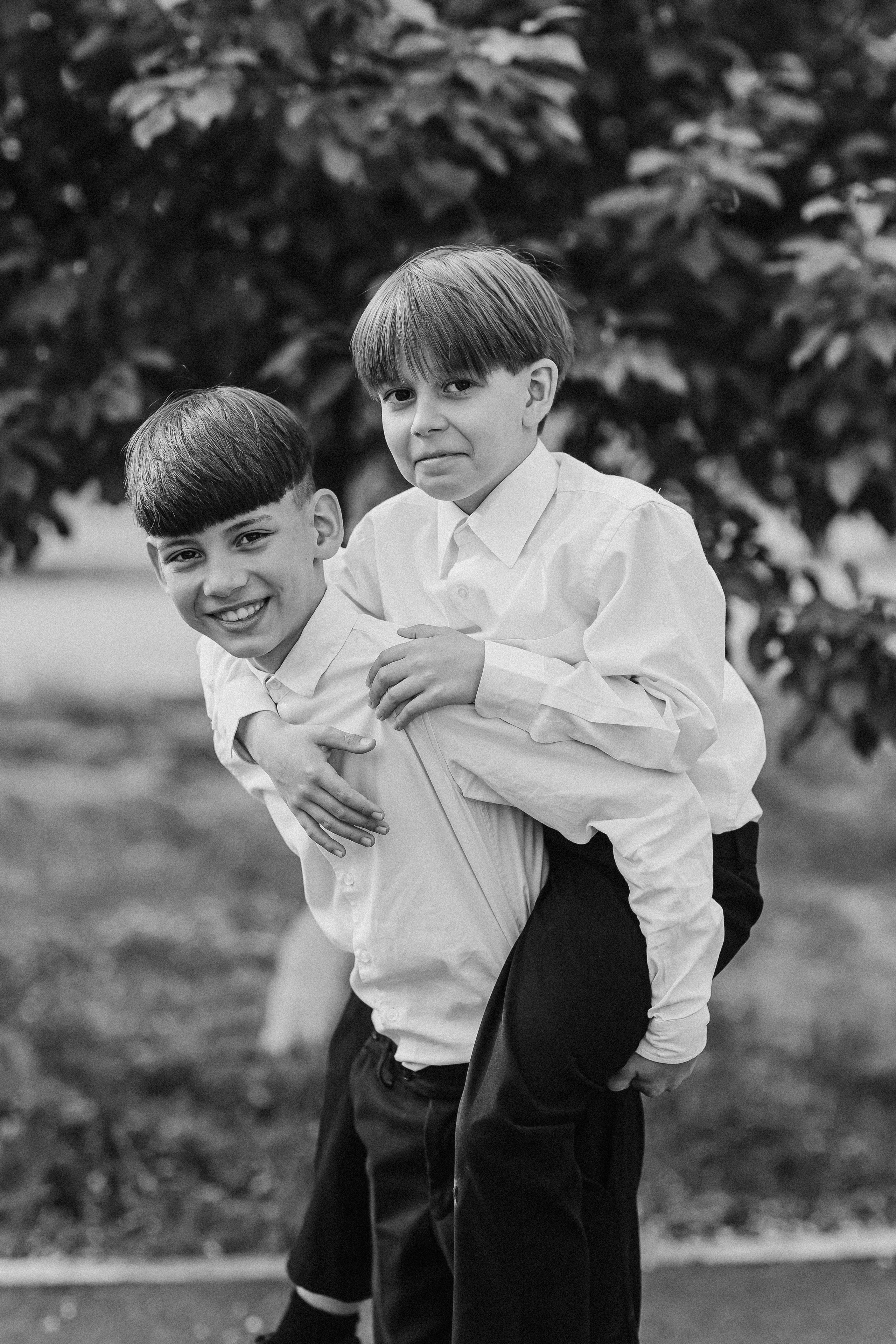 3 класс у школы. Семейный фотограф Тюмень, фотограф на роды Салмина Мария