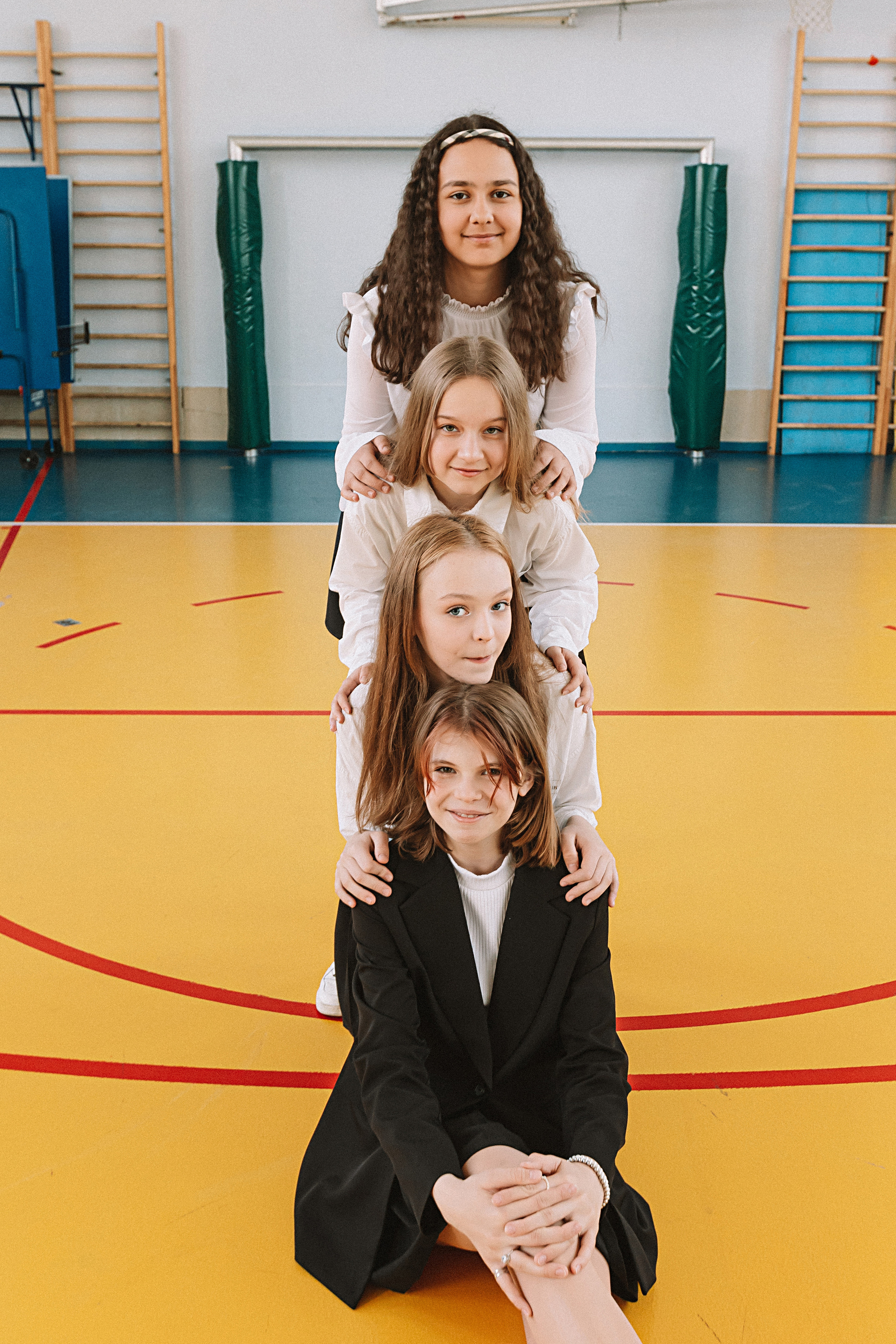 7 класс в стенах школы. Семейный фотограф Тюмень, фотограф на роды Салмина Мария