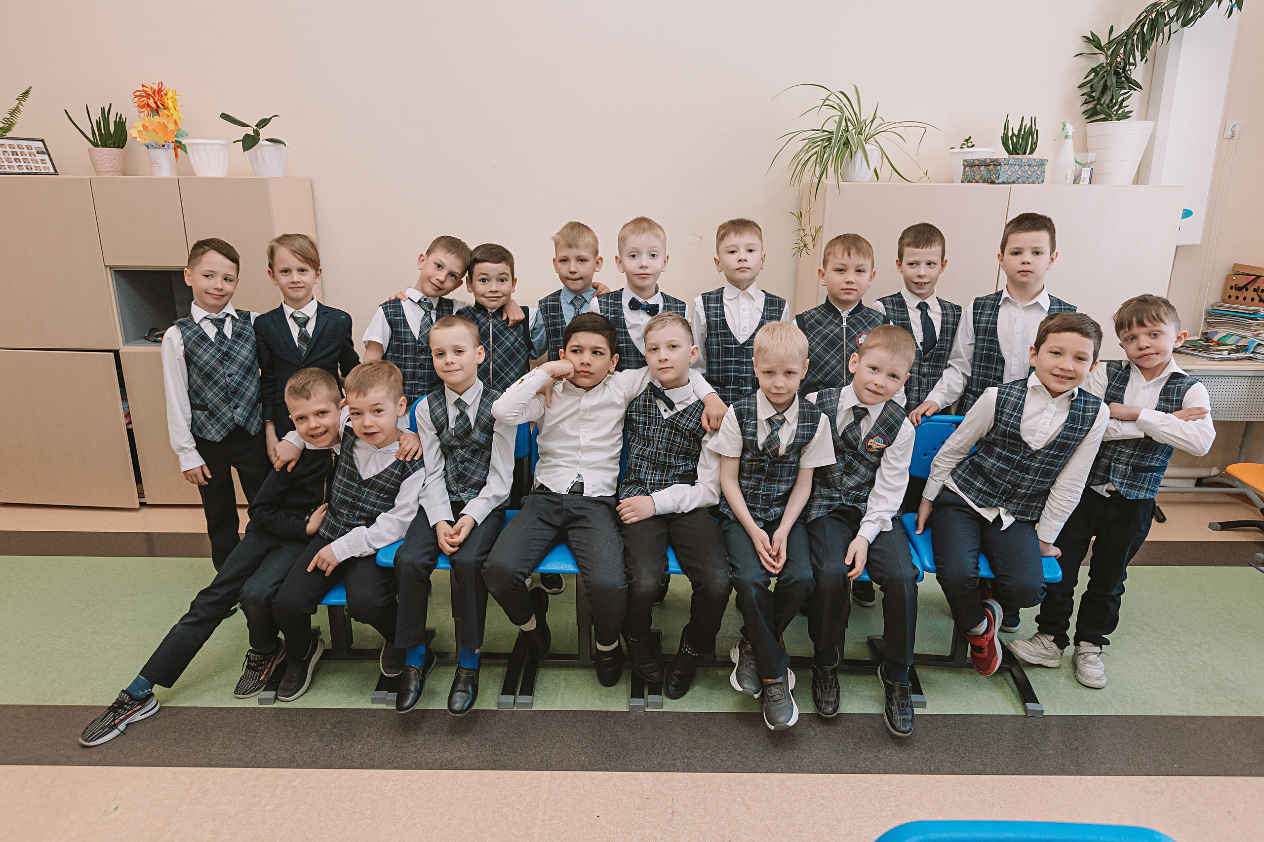 1 класс в кабинете. Семейный фотограф Тюмень, фотограф на роды Салмина Мария