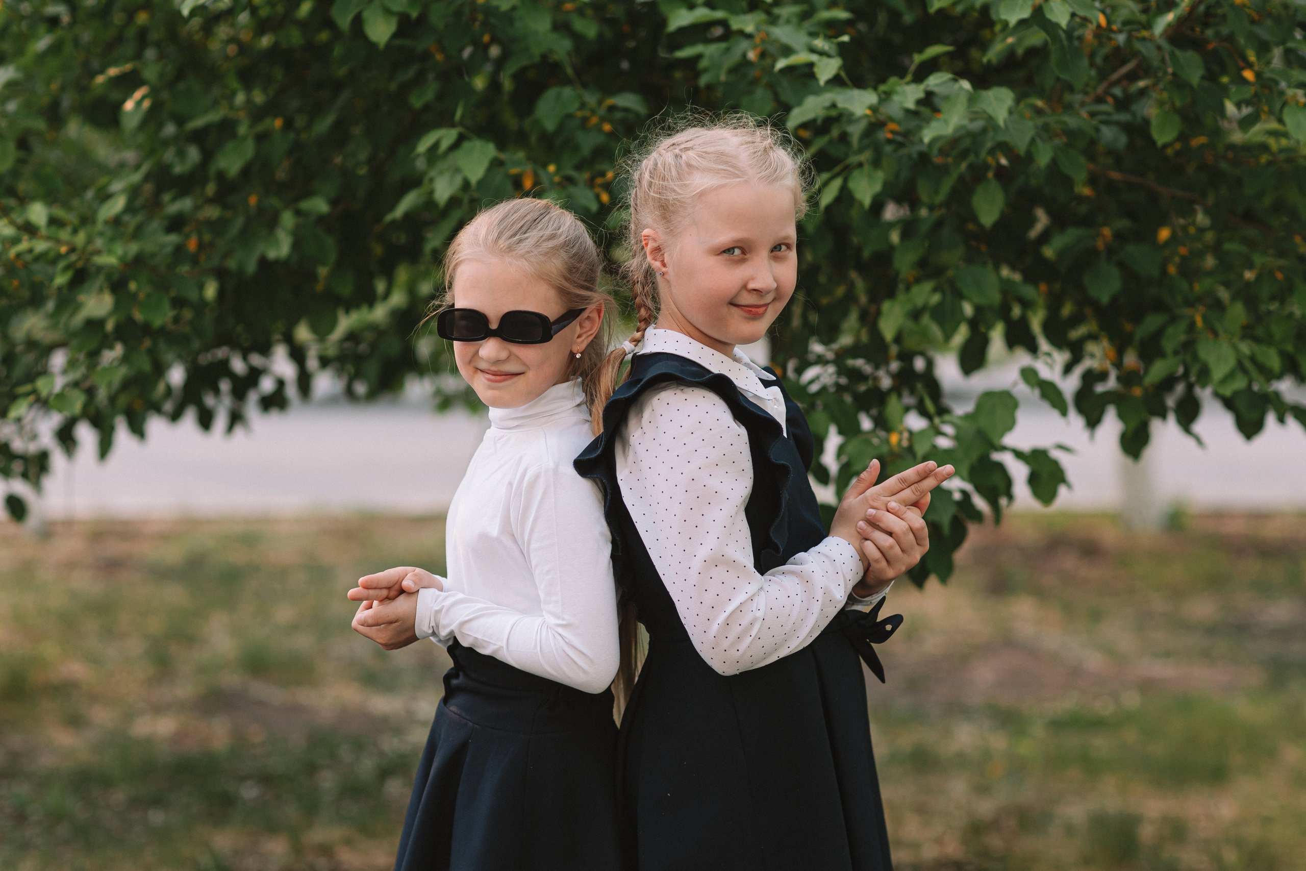 3 класс у школы. Семейный фотограф Тюмень, фотограф на роды Салмина Мария