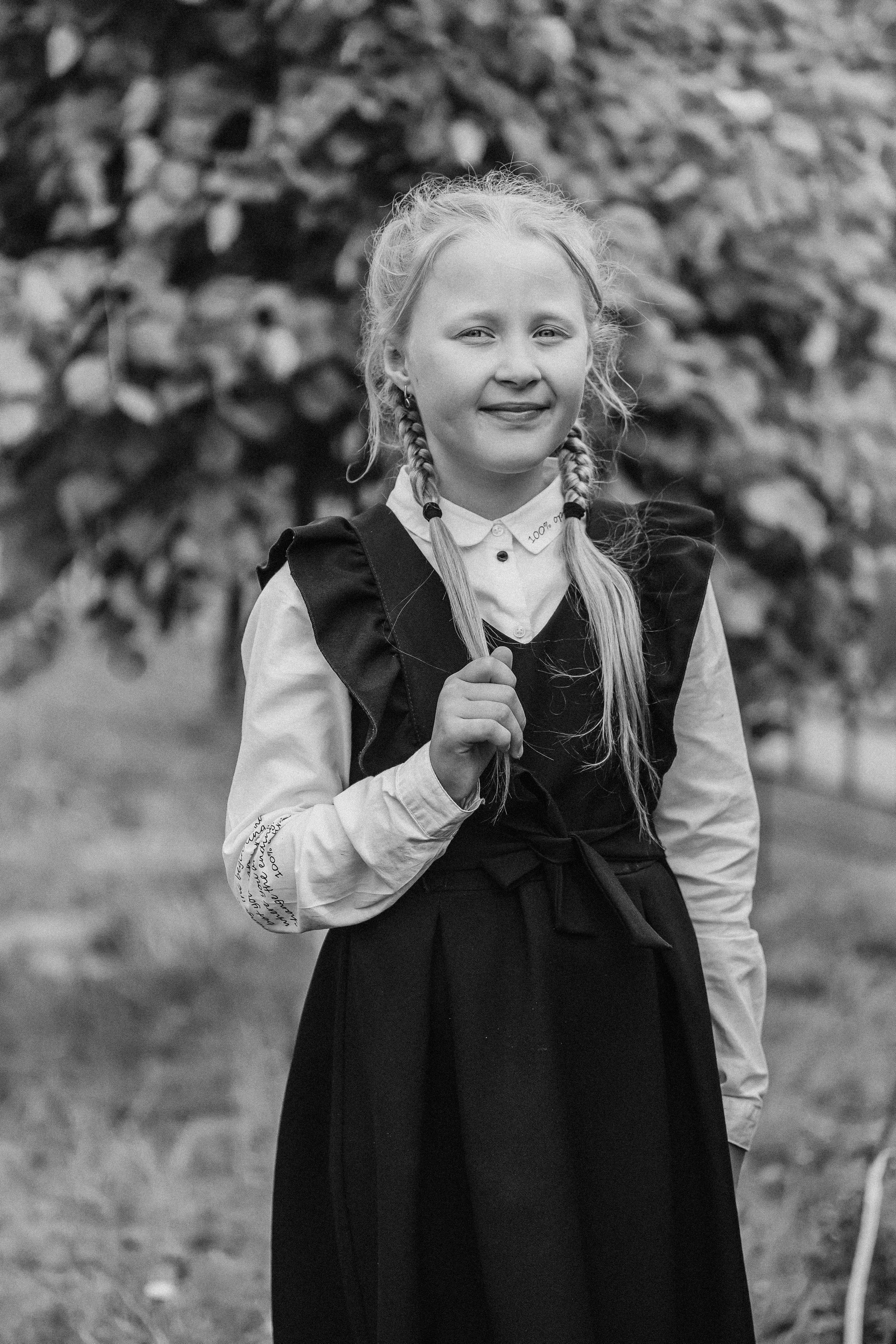 3 класс у школы. Семейный фотограф Тюмень, фотограф на роды Салмина Мария