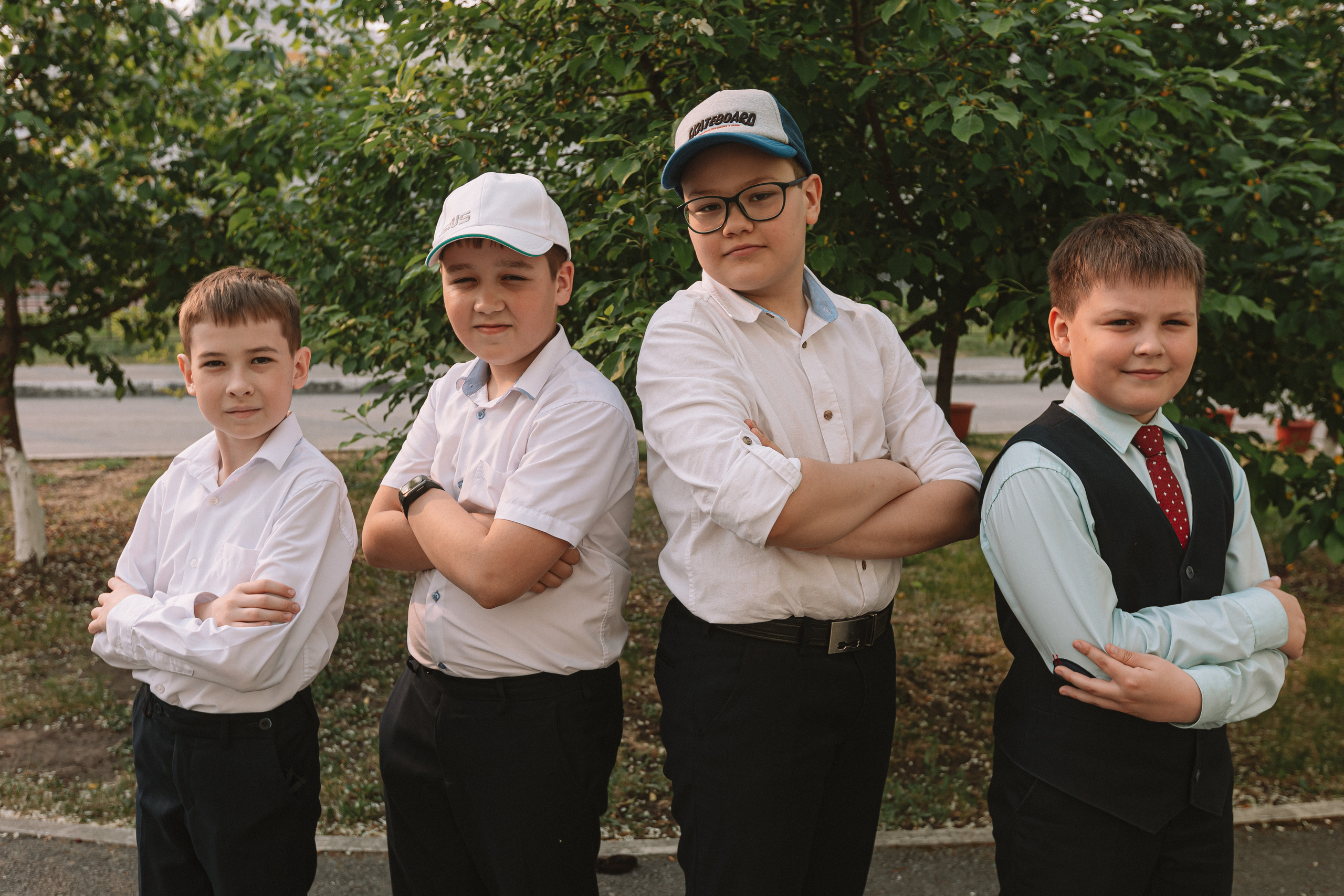 3 класс у школы. Семейный фотограф Тюмень, фотограф на роды Салмина Мария