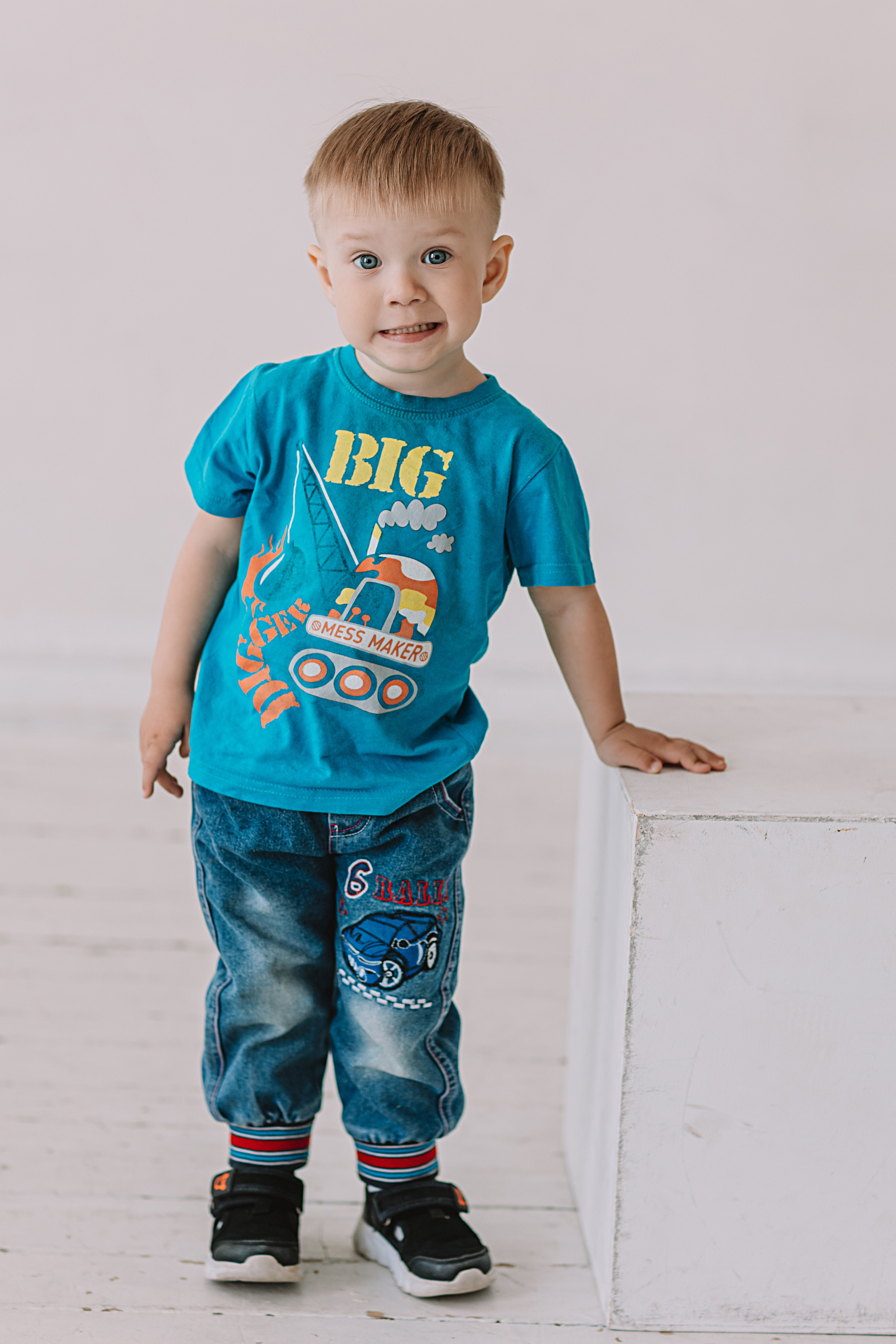 Младшая группа садика в студии. Семейный фотограф Тюмень, фотограф на роды Салмина Мария