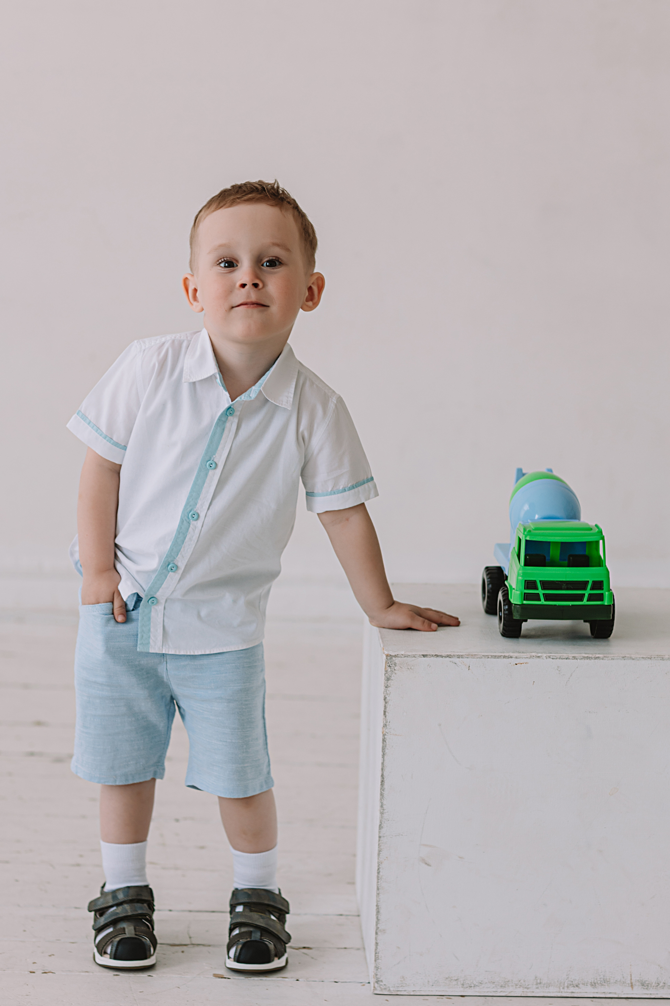 Младшая группа садика в студии. Семейный фотограф Тюмень, фотограф на роды Салмина Мария