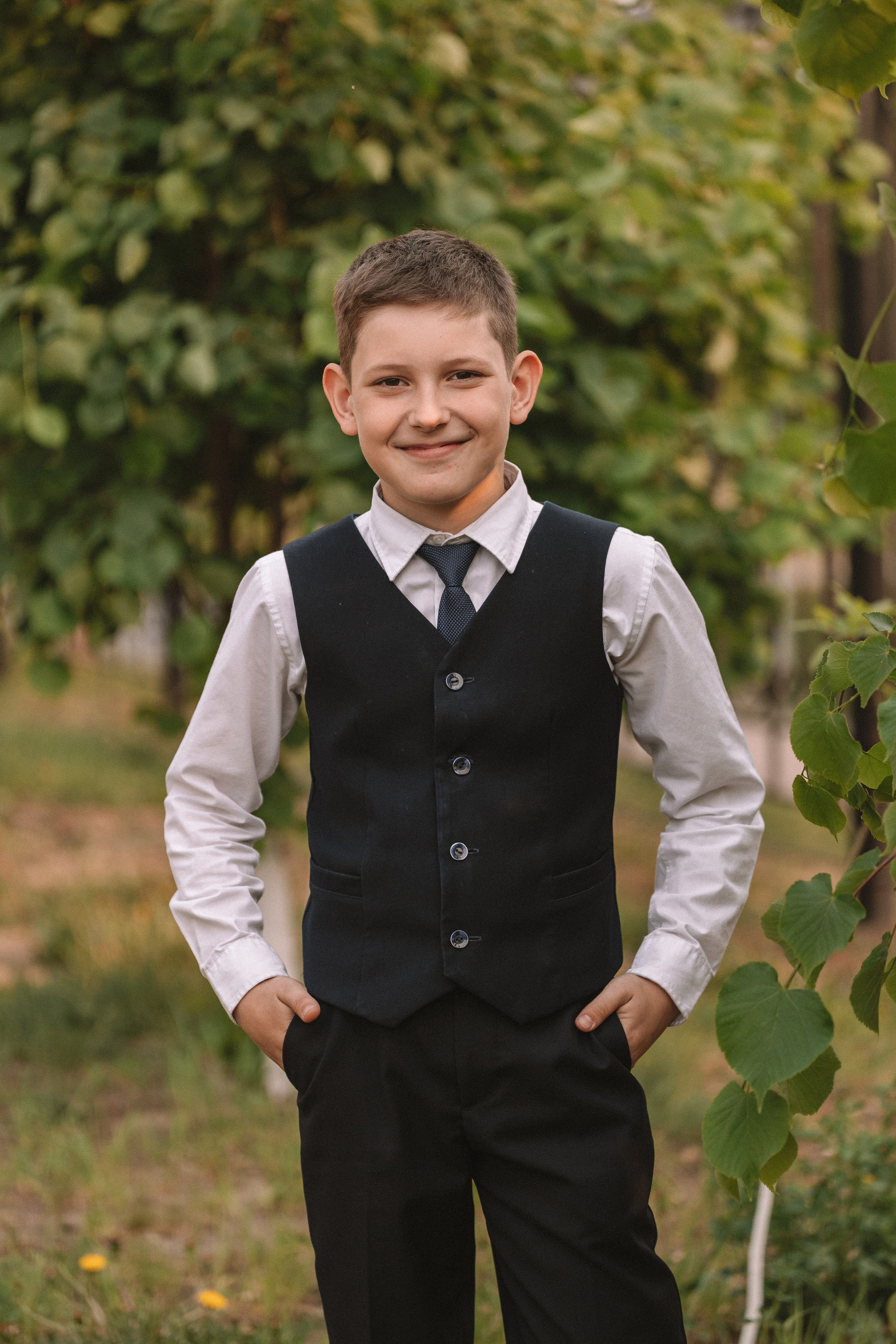 3 класс у школы. Семейный фотограф Тюмень, фотограф на роды Салмина Мария