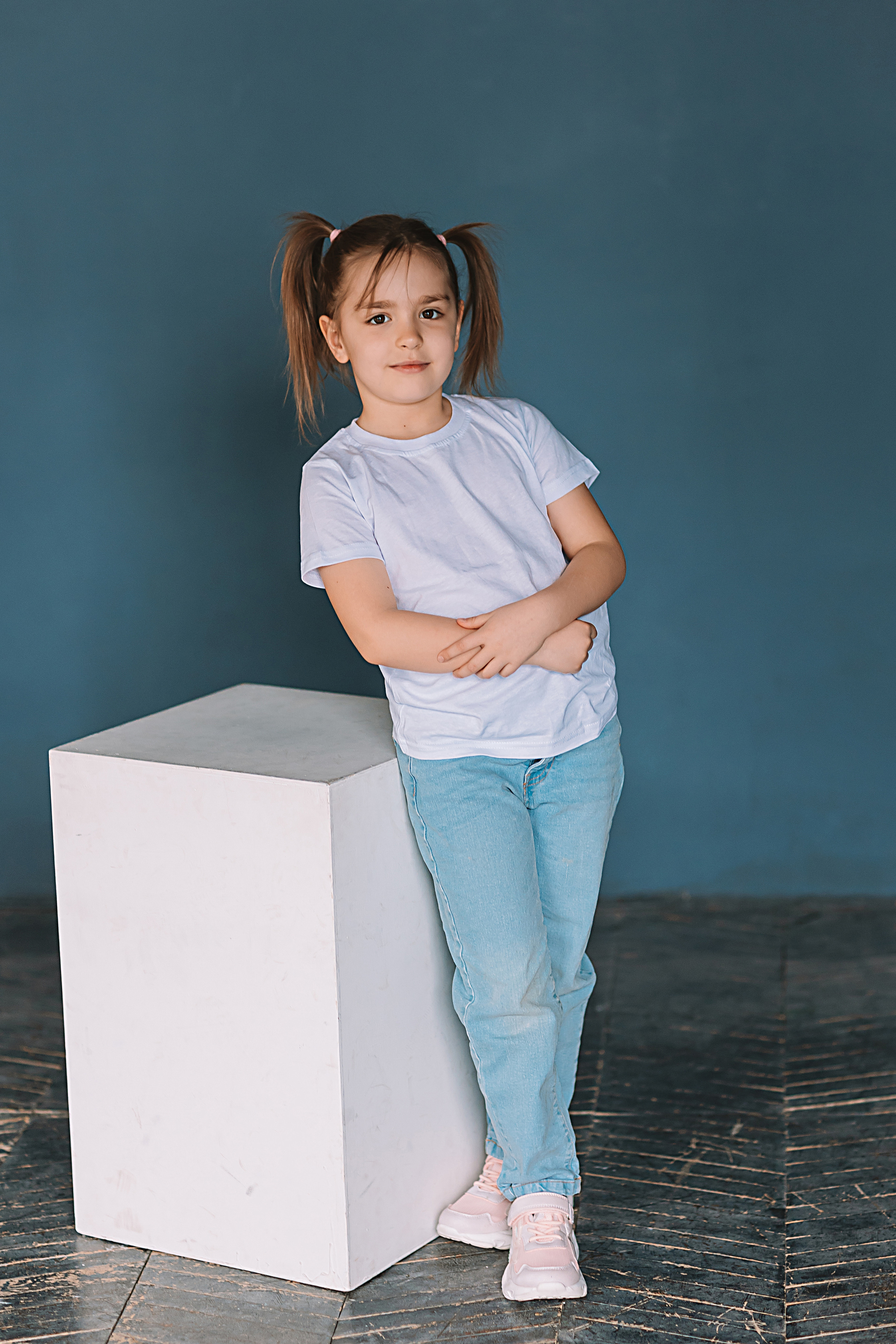 Садик в фотостудии. Семейный фотограф Тюмень, фотограф на роды Салмина Мария