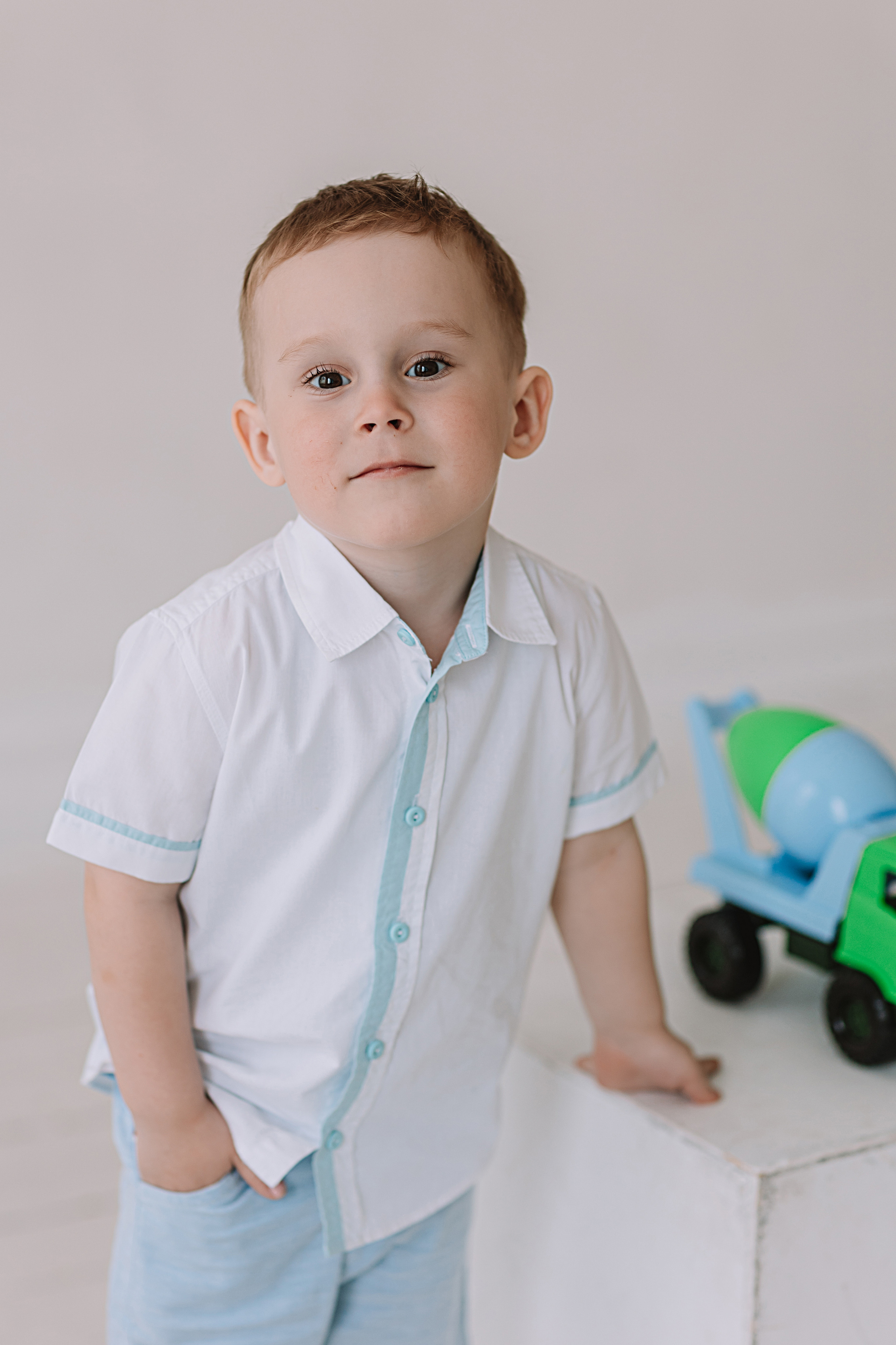 Младшая группа садика в студии. Семейный фотограф Тюмень, фотограф на роды Салмина Мария