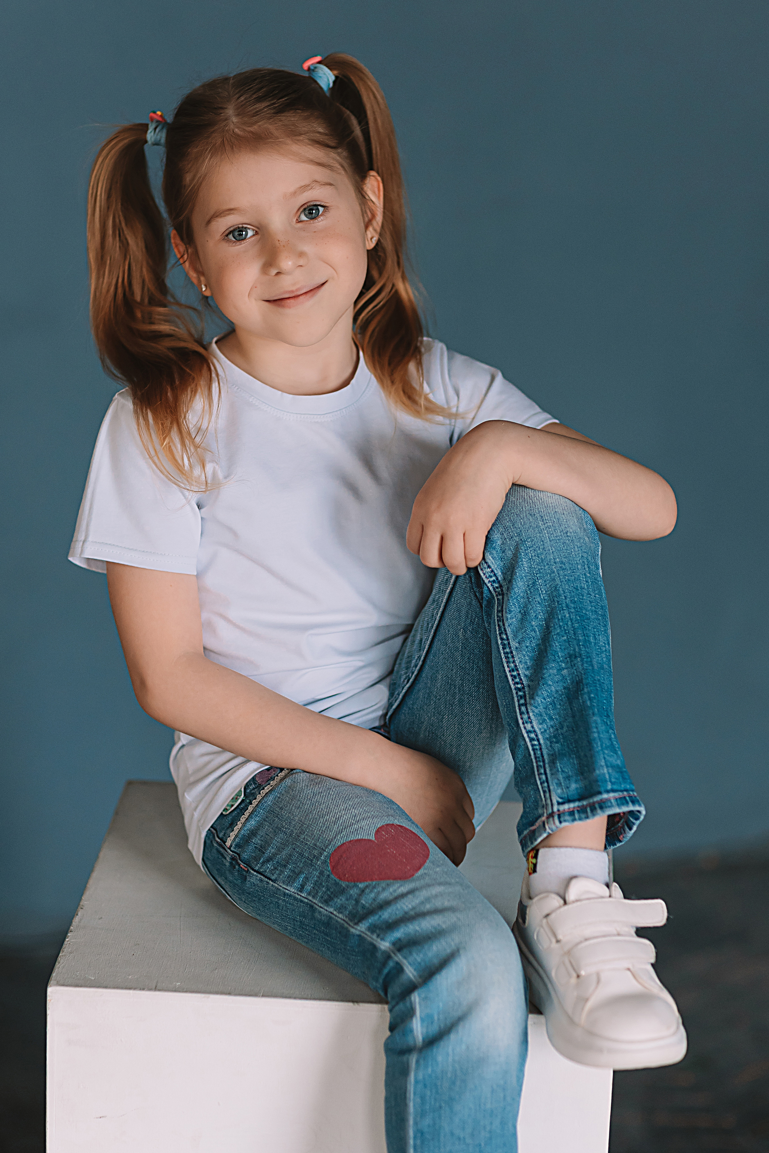 Садик в фотостудии. Семейный фотограф Тюмень, фотограф на роды Салмина Мария