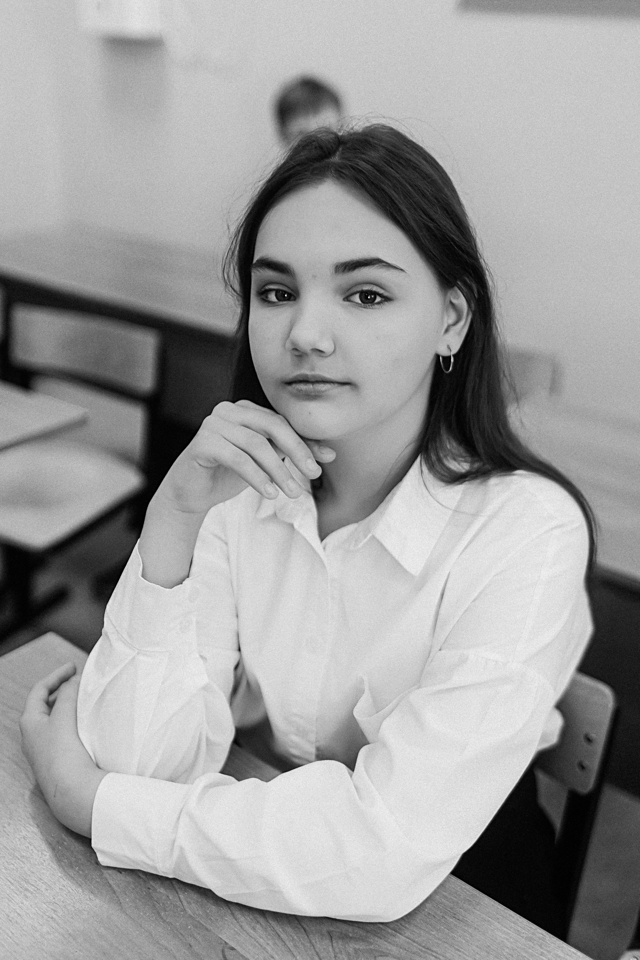 7 класс в стенах школы. Семейный фотограф Тюмень, фотограф на роды Салмина Мария