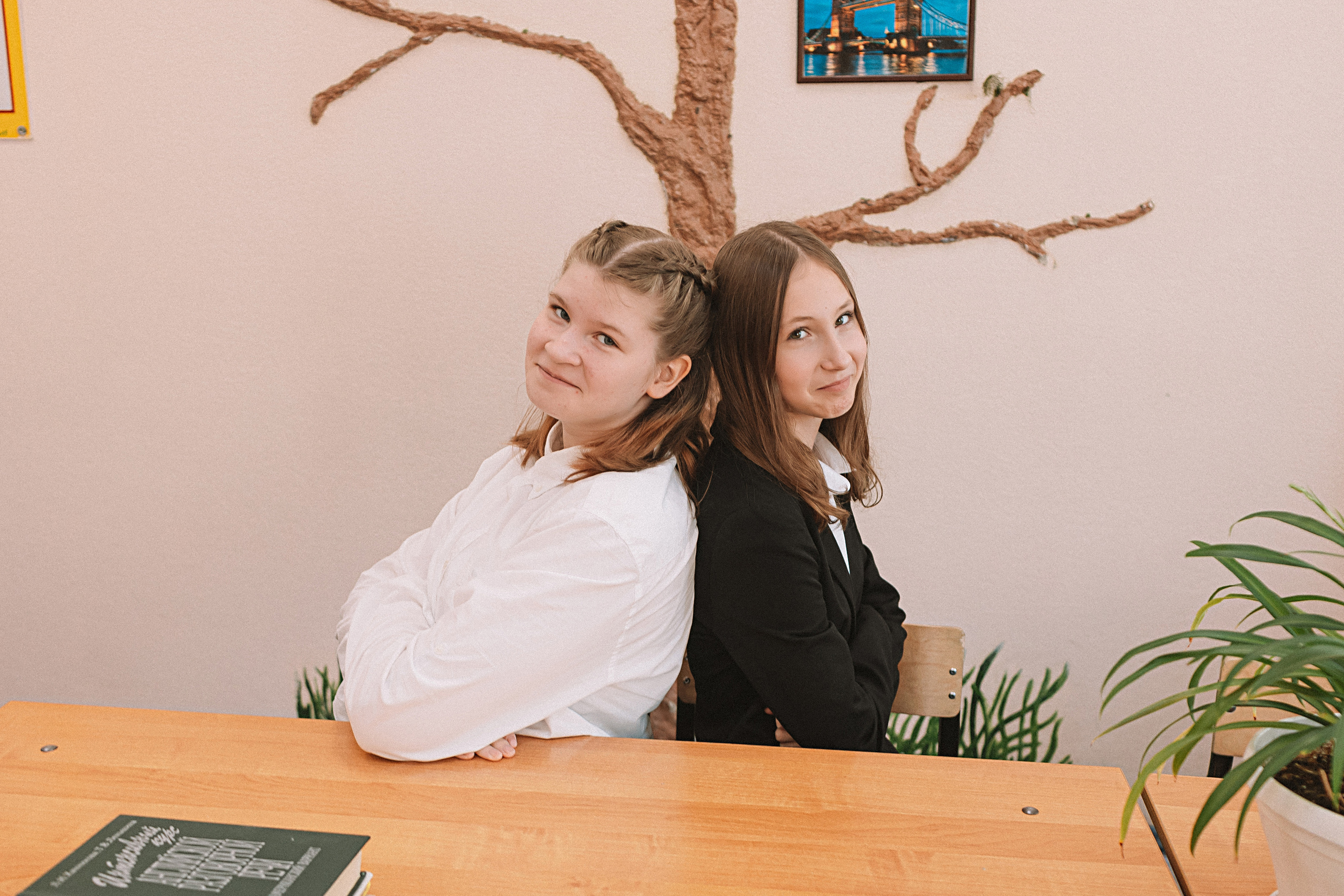 7 класс в стенах школы. Семейный фотограф Тюмень, фотограф на роды Салмина Мария