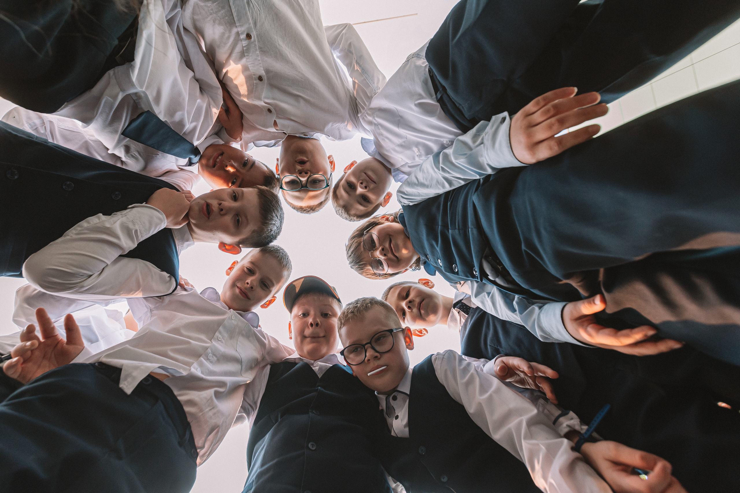 3 класс у школы. Семейный фотограф Тюмень, фотограф на роды Салмина Мария