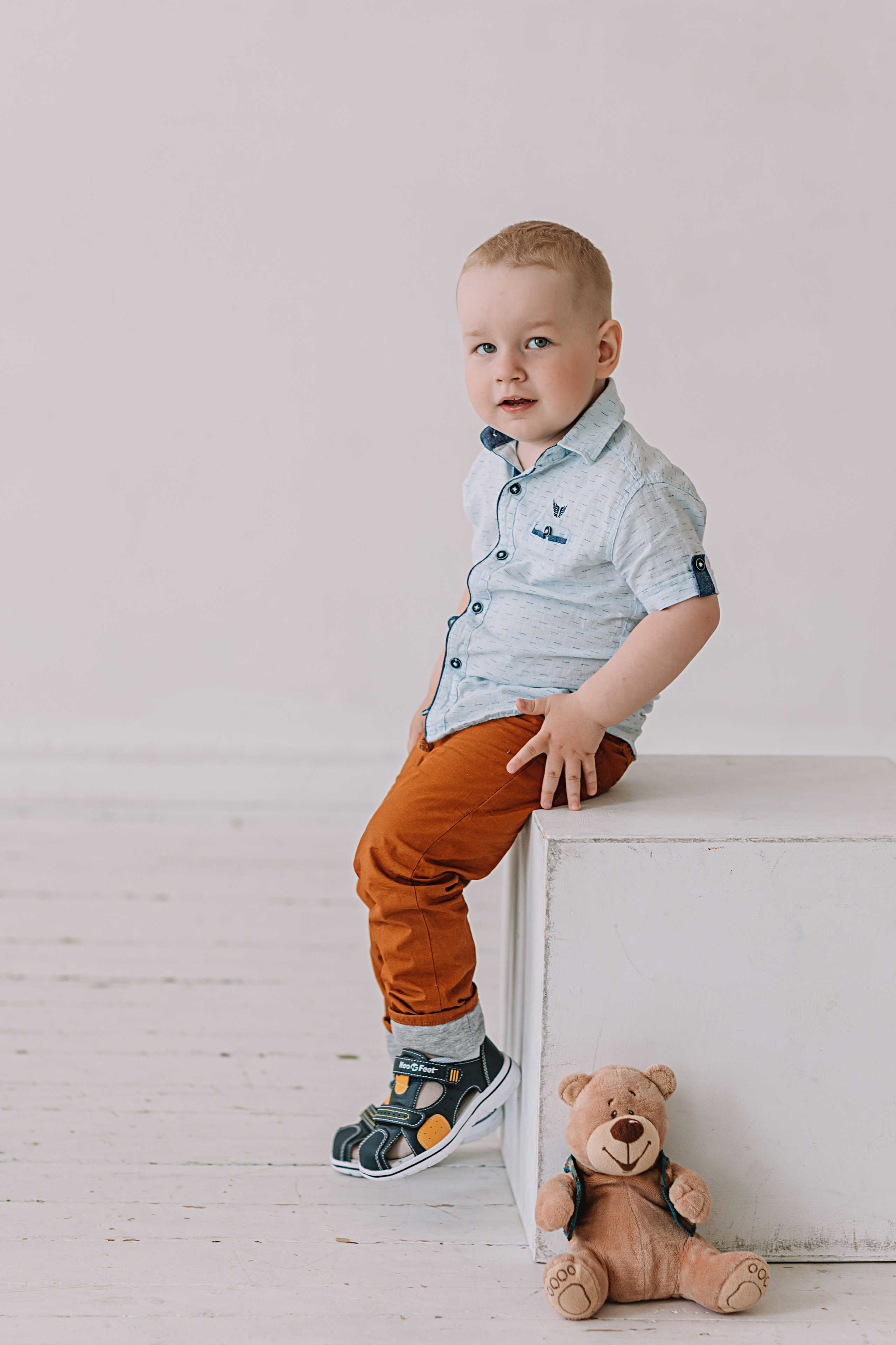 Младшая группа садика в студии. Семейный фотограф Тюмень, фотограф на роды Салмина Мария