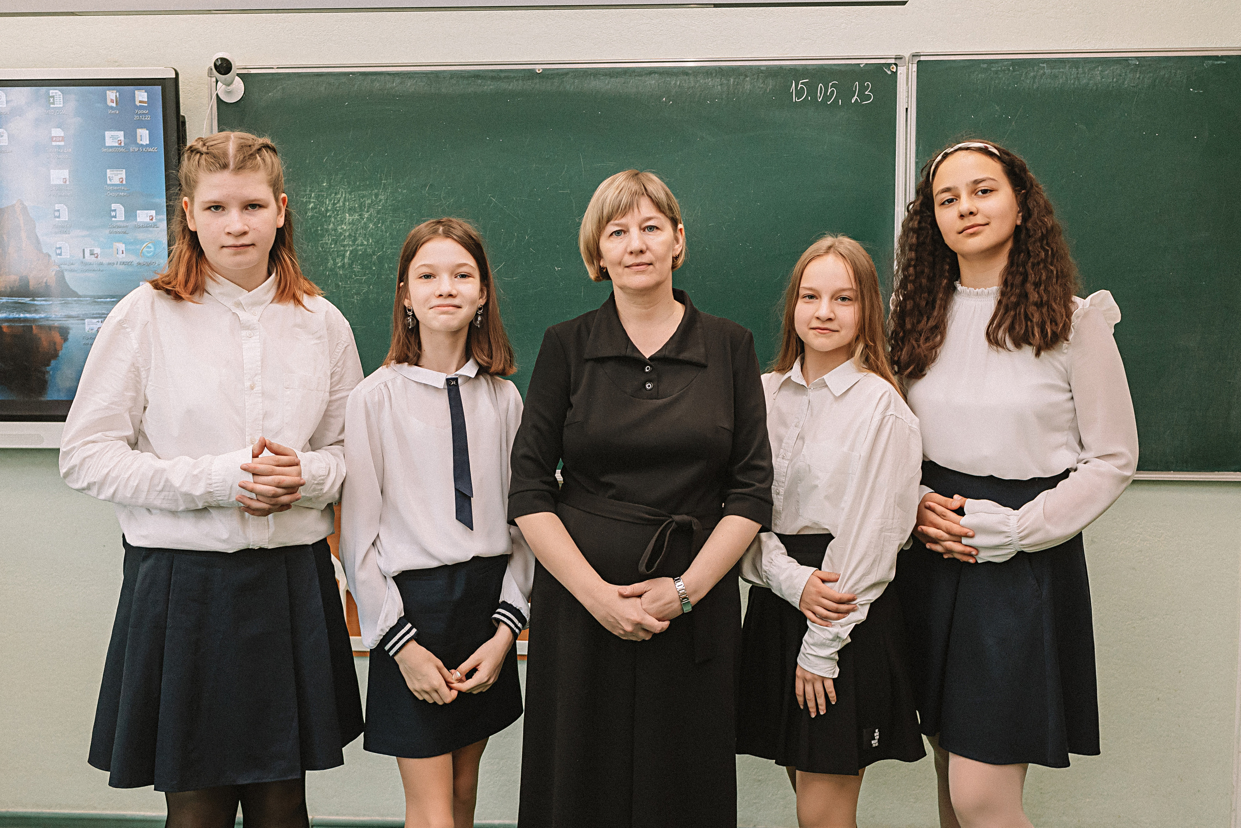 7 класс в стенах школы. Семейный фотограф Тюмень, фотограф на роды Салмина Мария