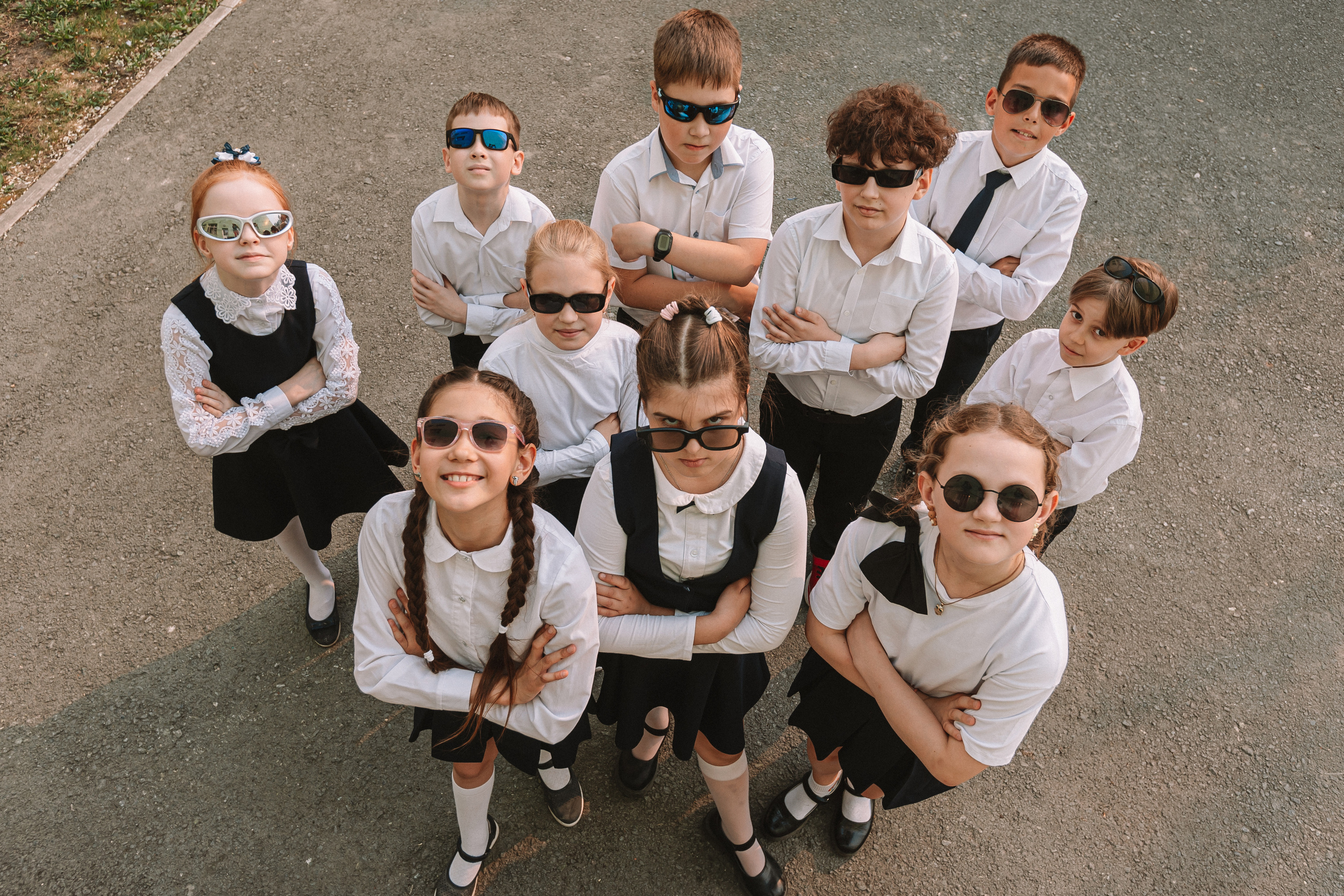 3 класс у школы. Семейный фотограф Тюмень, фотограф на роды Салмина Мария