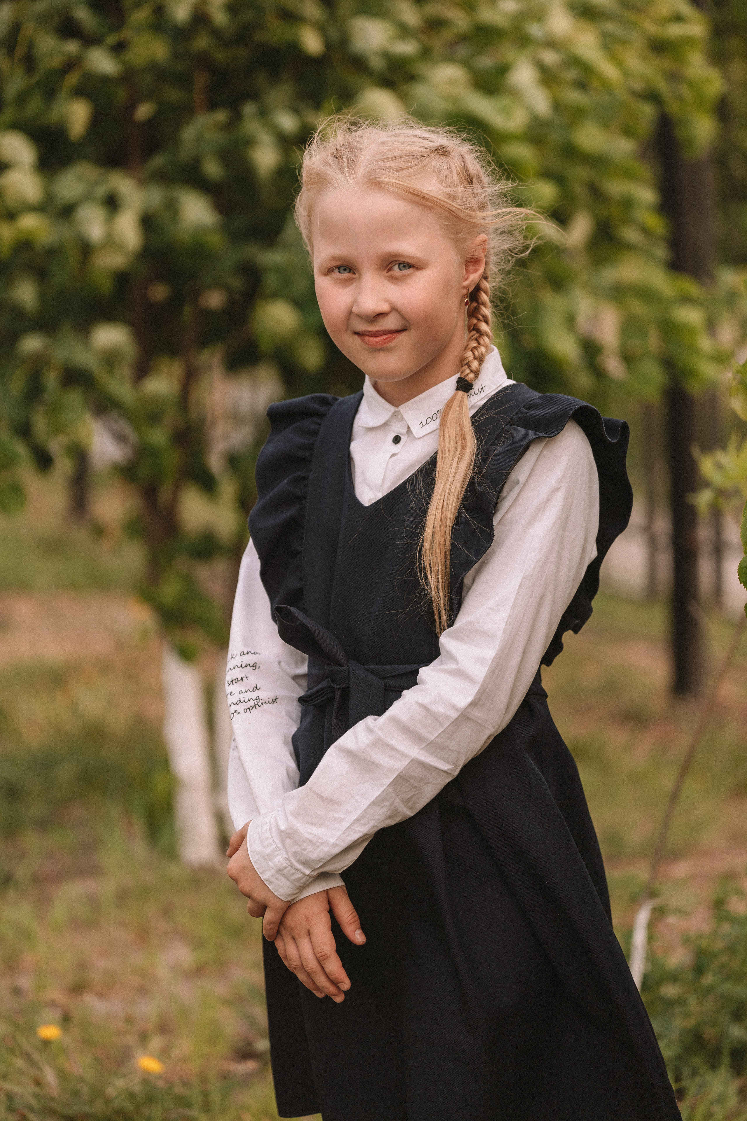 3 класс у школы. Семейный фотограф Тюмень, фотограф на роды Салмина Мария