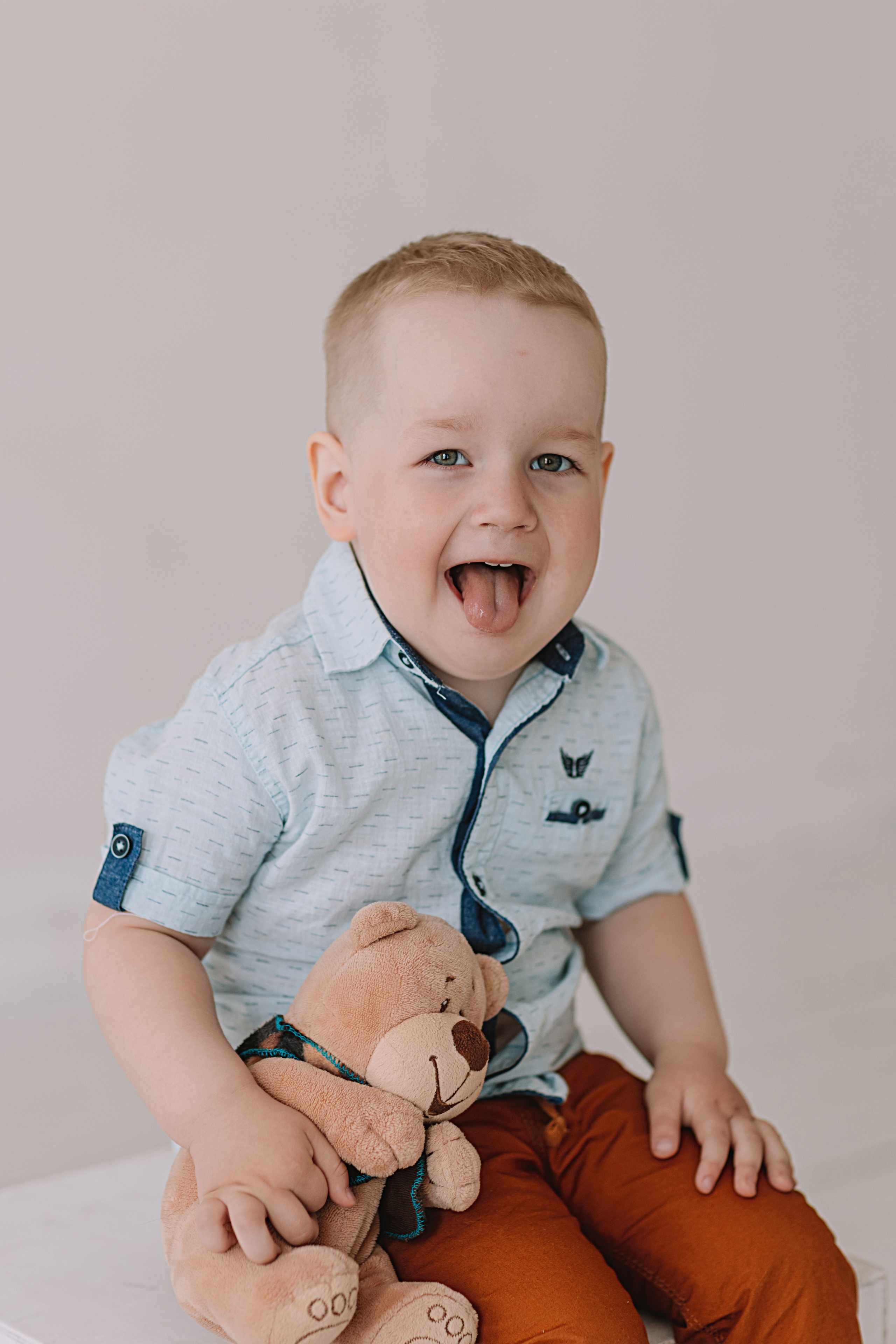 Младшая группа садика в студии. Семейный фотограф Тюмень, фотограф на роды Салмина Мария