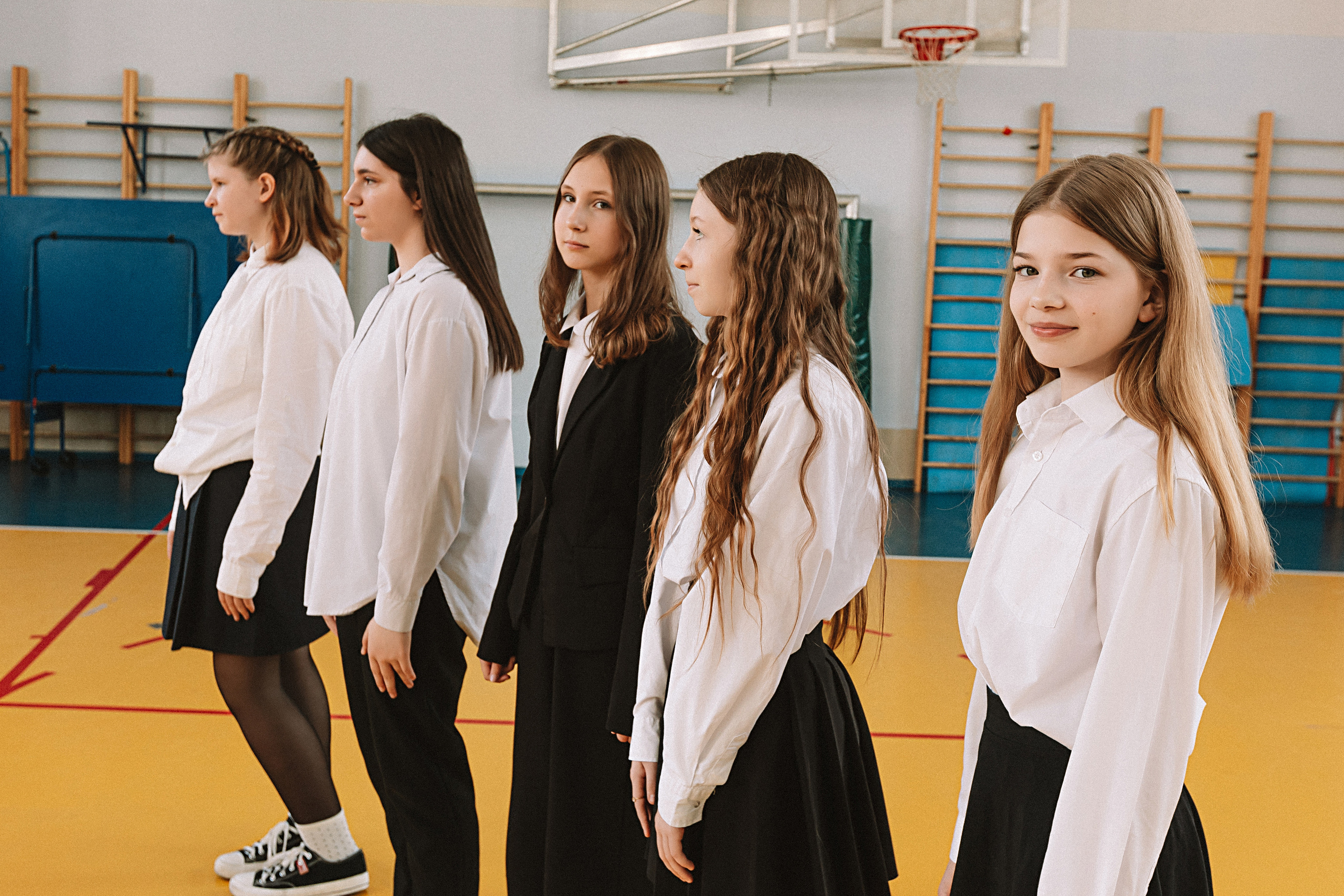 7 класс в стенах школы. Семейный фотограф Тюмень, фотограф на роды Салмина Мария