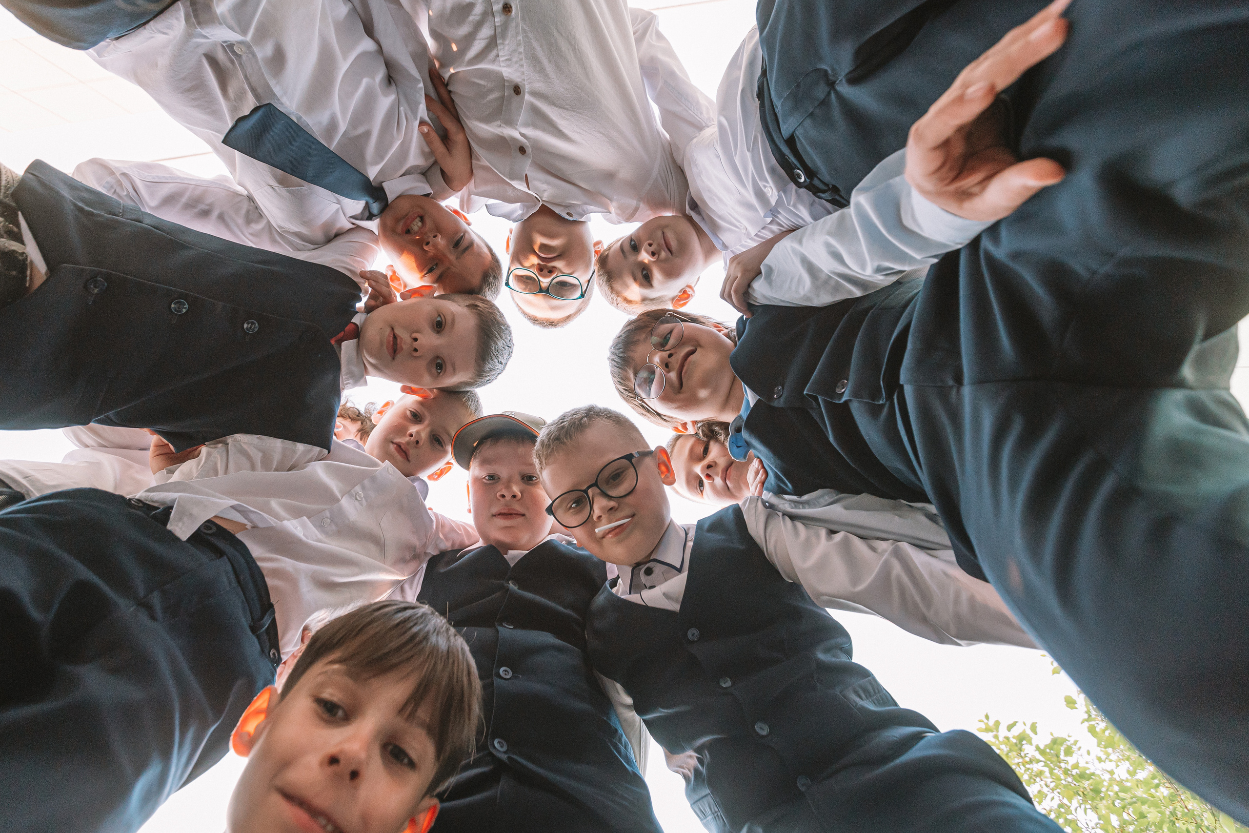 3 класс у школы. Семейный фотограф Тюмень, фотограф на роды Салмина Мария