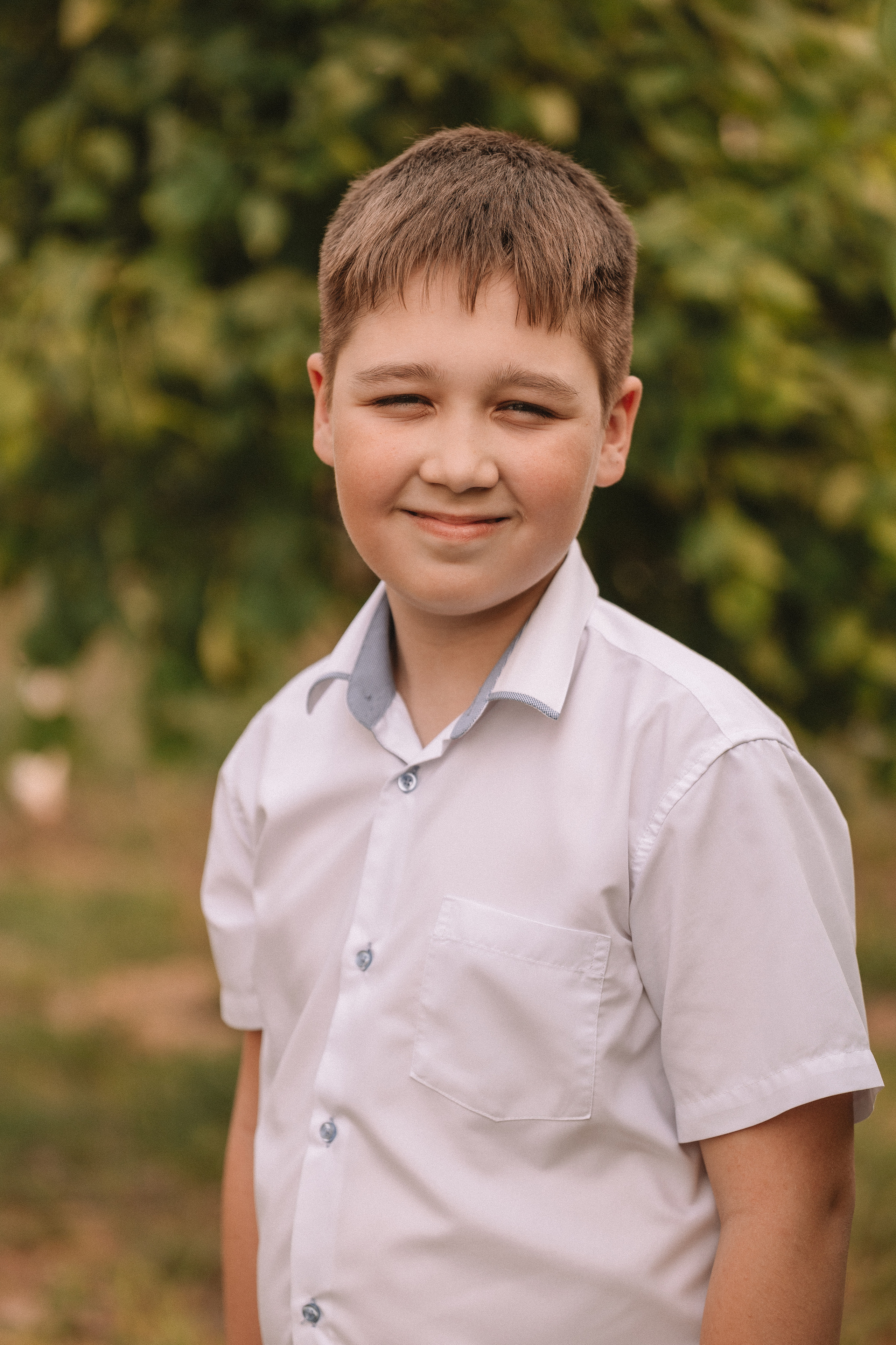 3 класс у школы. Семейный фотограф Тюмень, фотограф на роды Салмина Мария