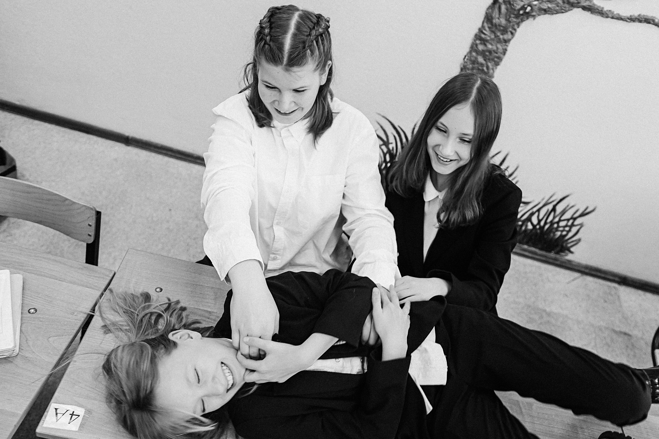 7 класс в стенах школы. Семейный фотограф Тюмень, фотограф на роды Салмина Мария