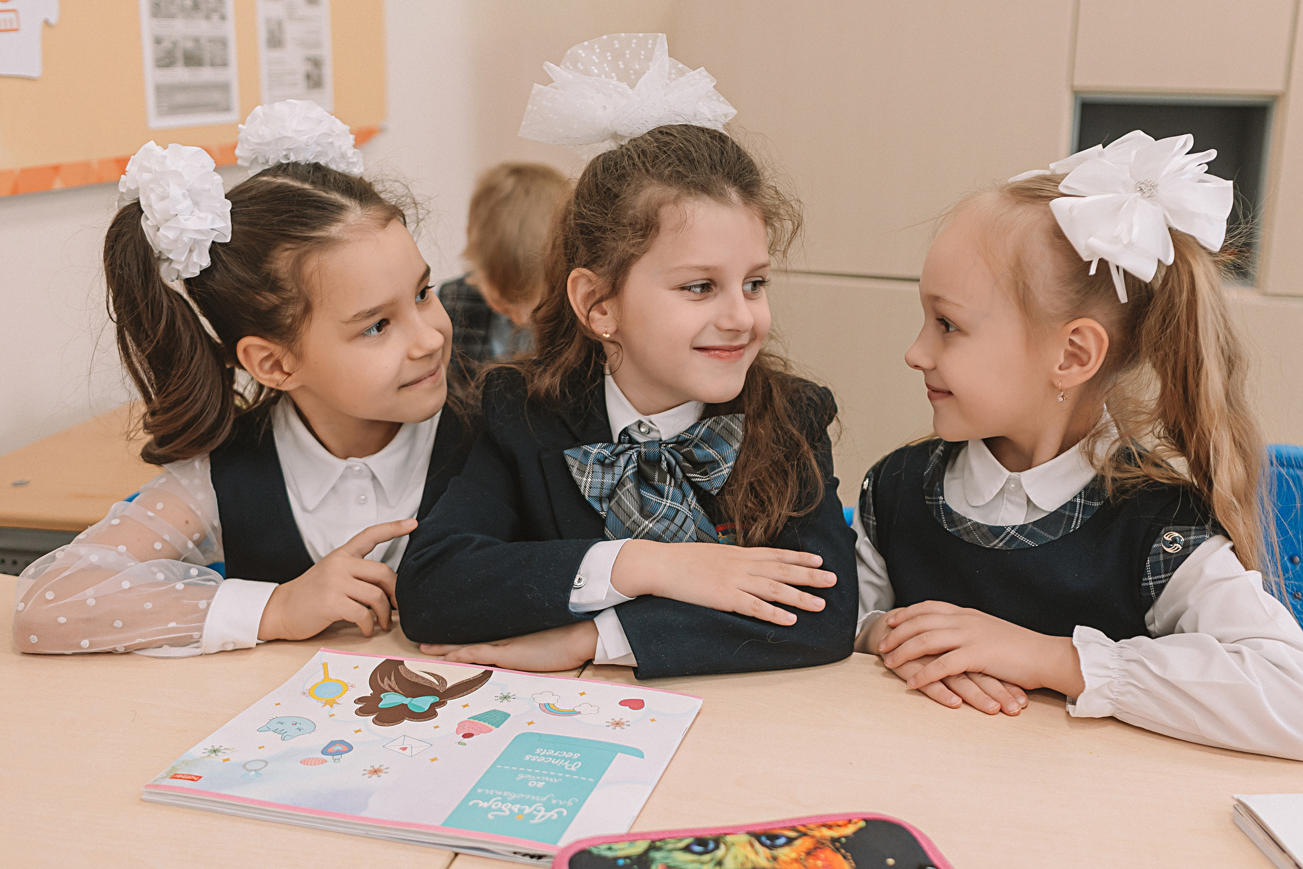 1 класс в кабинете. Семейный фотограф Тюмень, фотограф на роды Салмина Мария