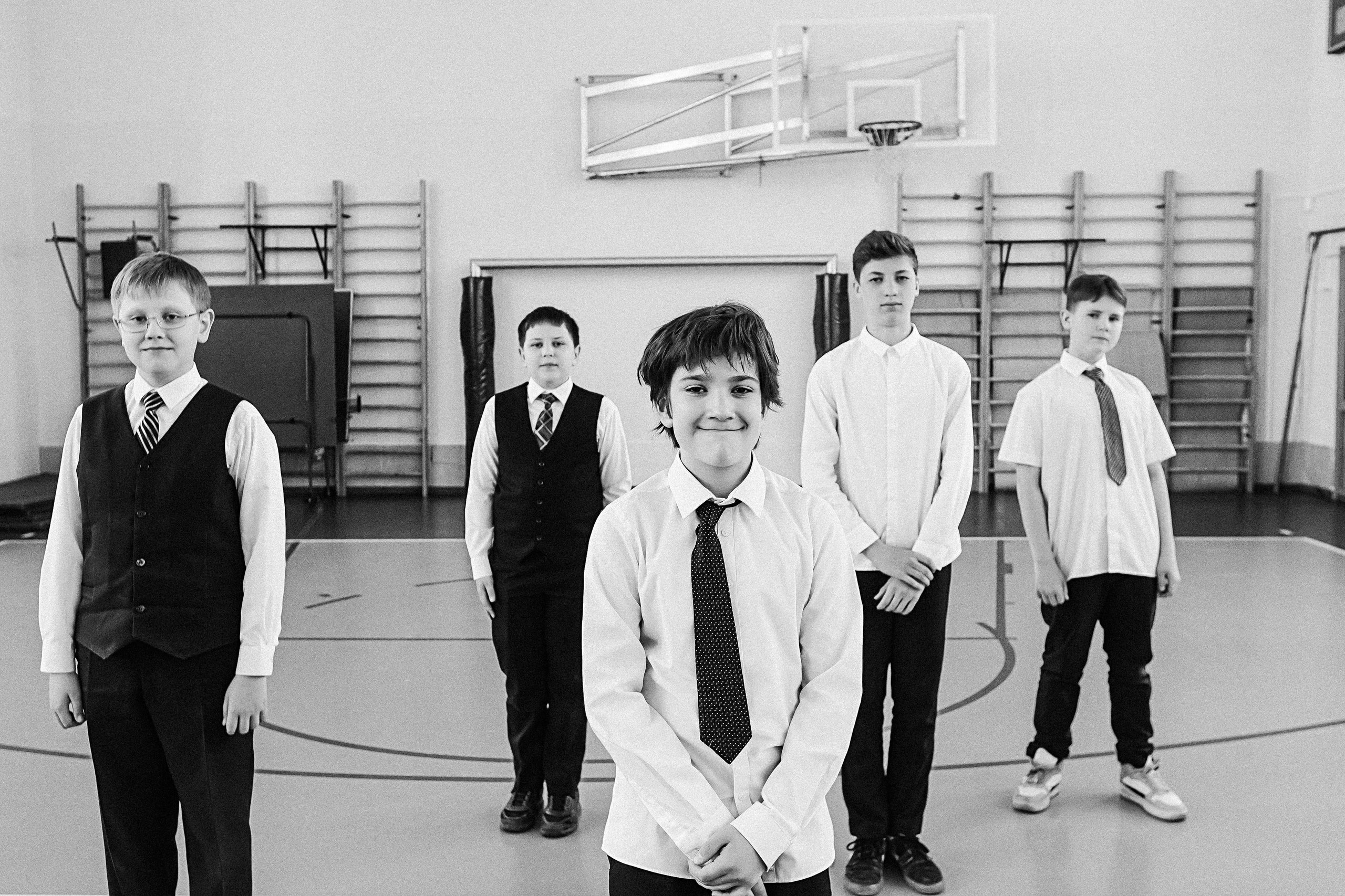 7 класс в стенах школы. Семейный фотограф Тюмень, фотограф на роды Салмина Мария