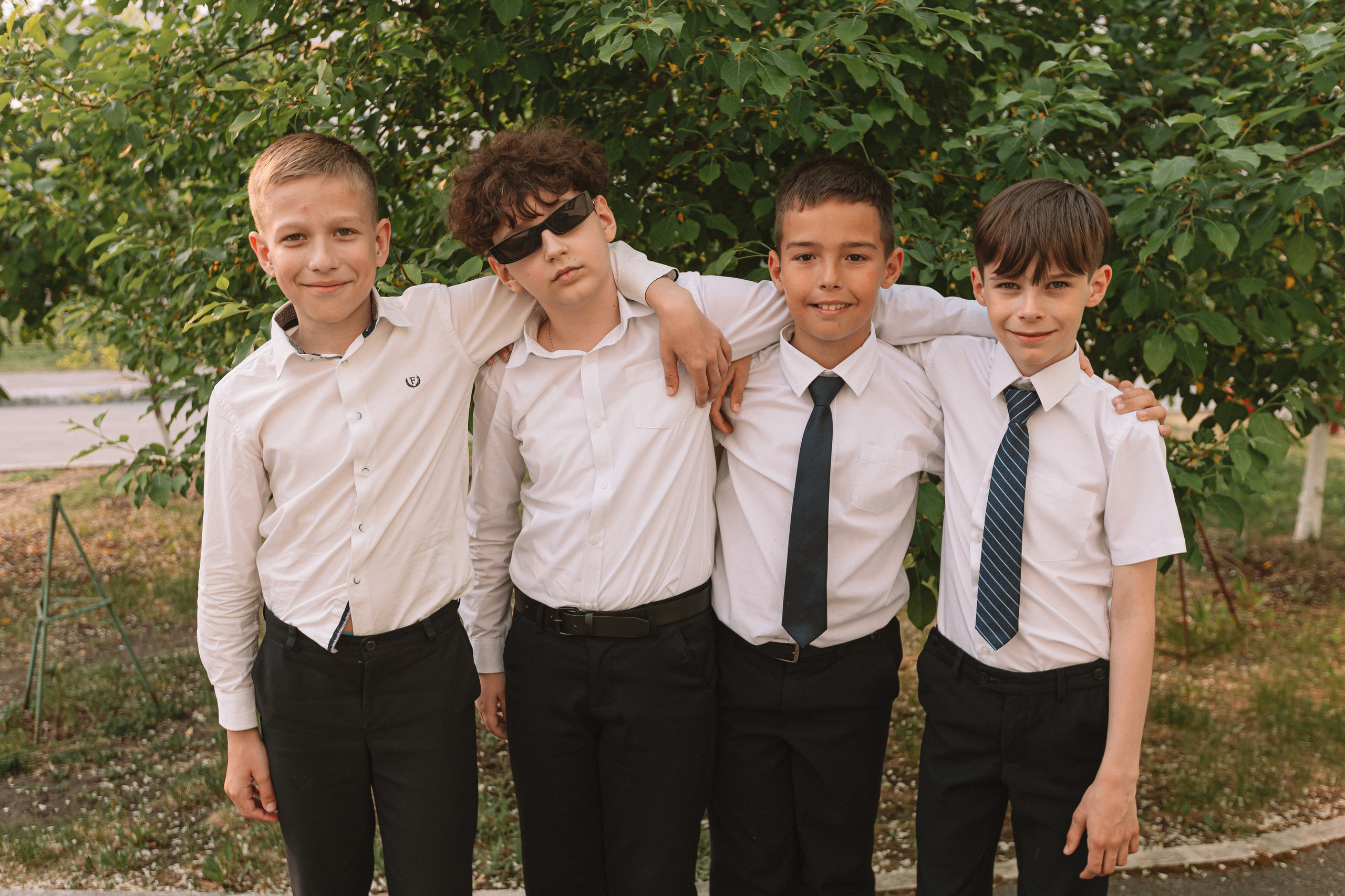 3 класс у школы. Семейный фотограф Тюмень, фотограф на роды Салмина Мария