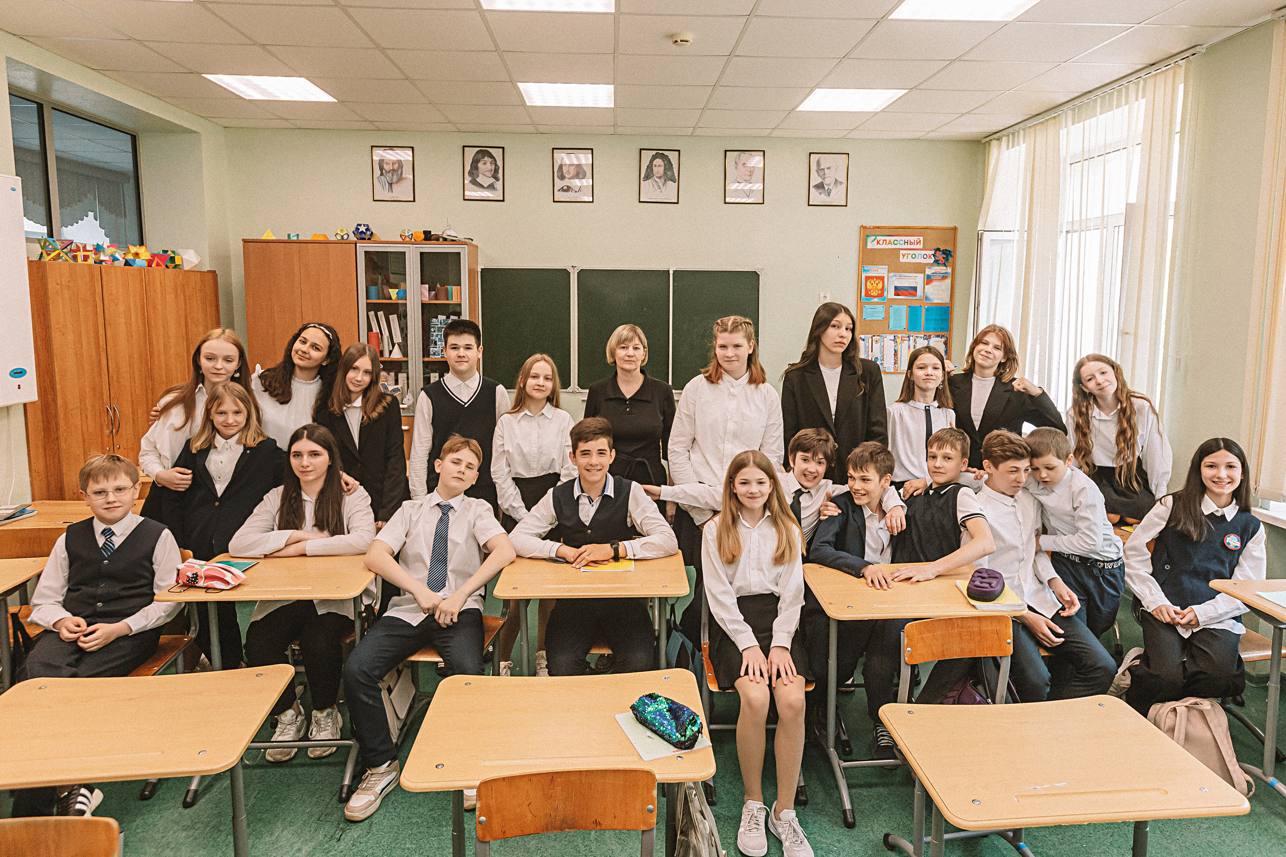 7 класс в стенах школы. Семейный фотограф Тюмень, фотограф на роды Салмина Мария