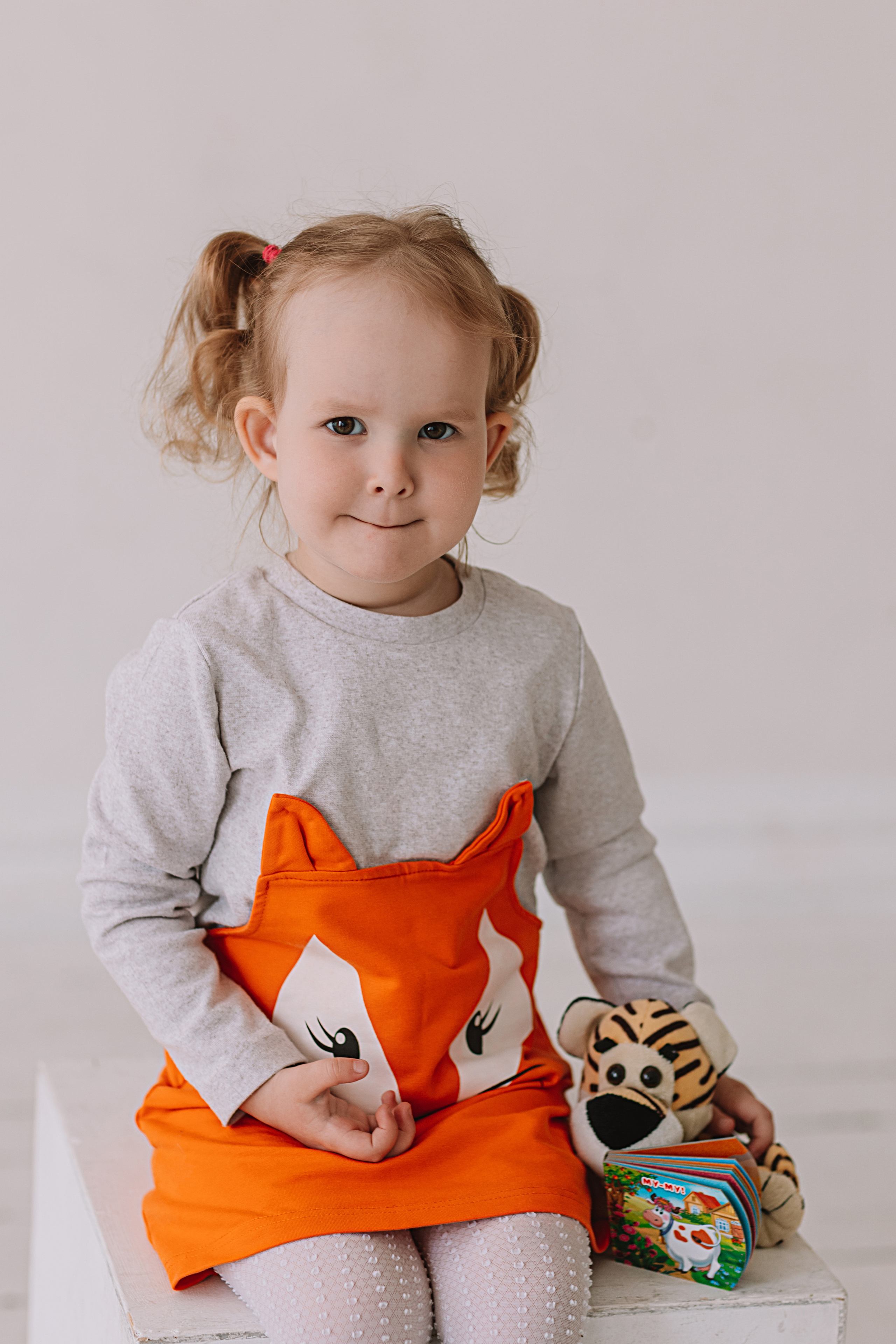 Младшая группа садика в студии. Семейный фотограф Тюмень, фотограф на роды Салмина Мария