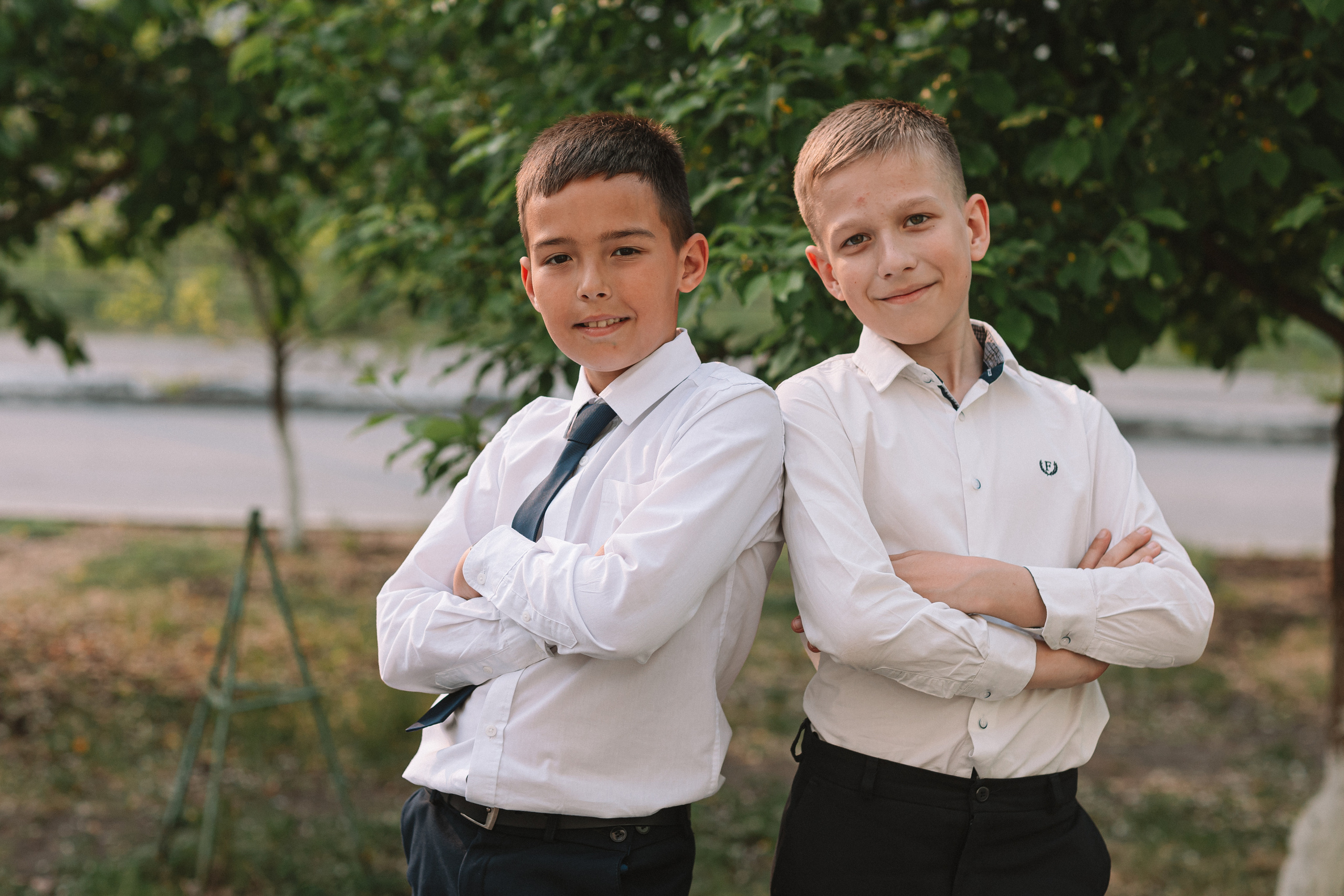 3 класс у школы. Семейный фотограф Тюмень, фотограф на роды Салмина Мария