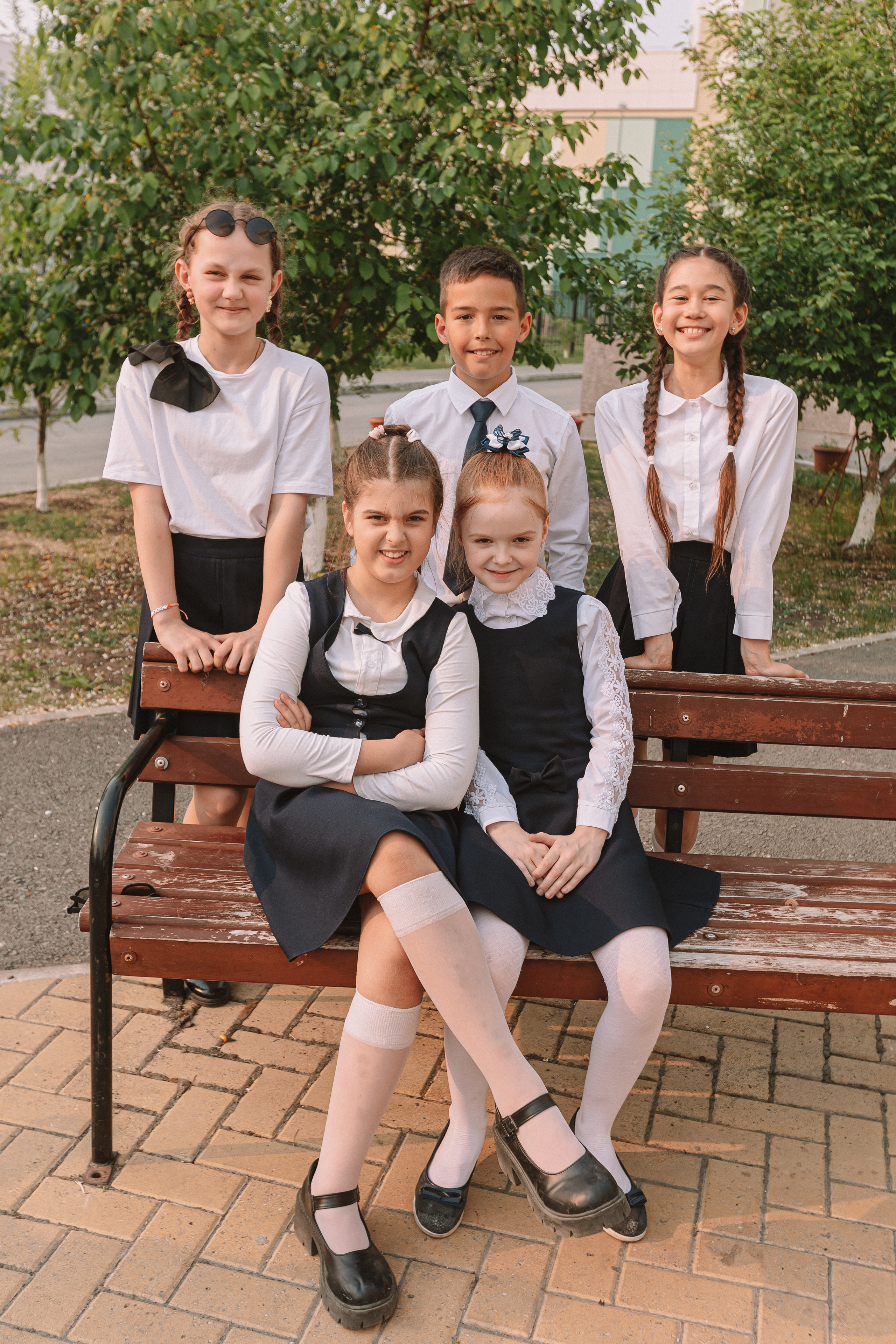 3 класс у школы. Семейный фотограф Тюмень, фотограф на роды Салмина Мария