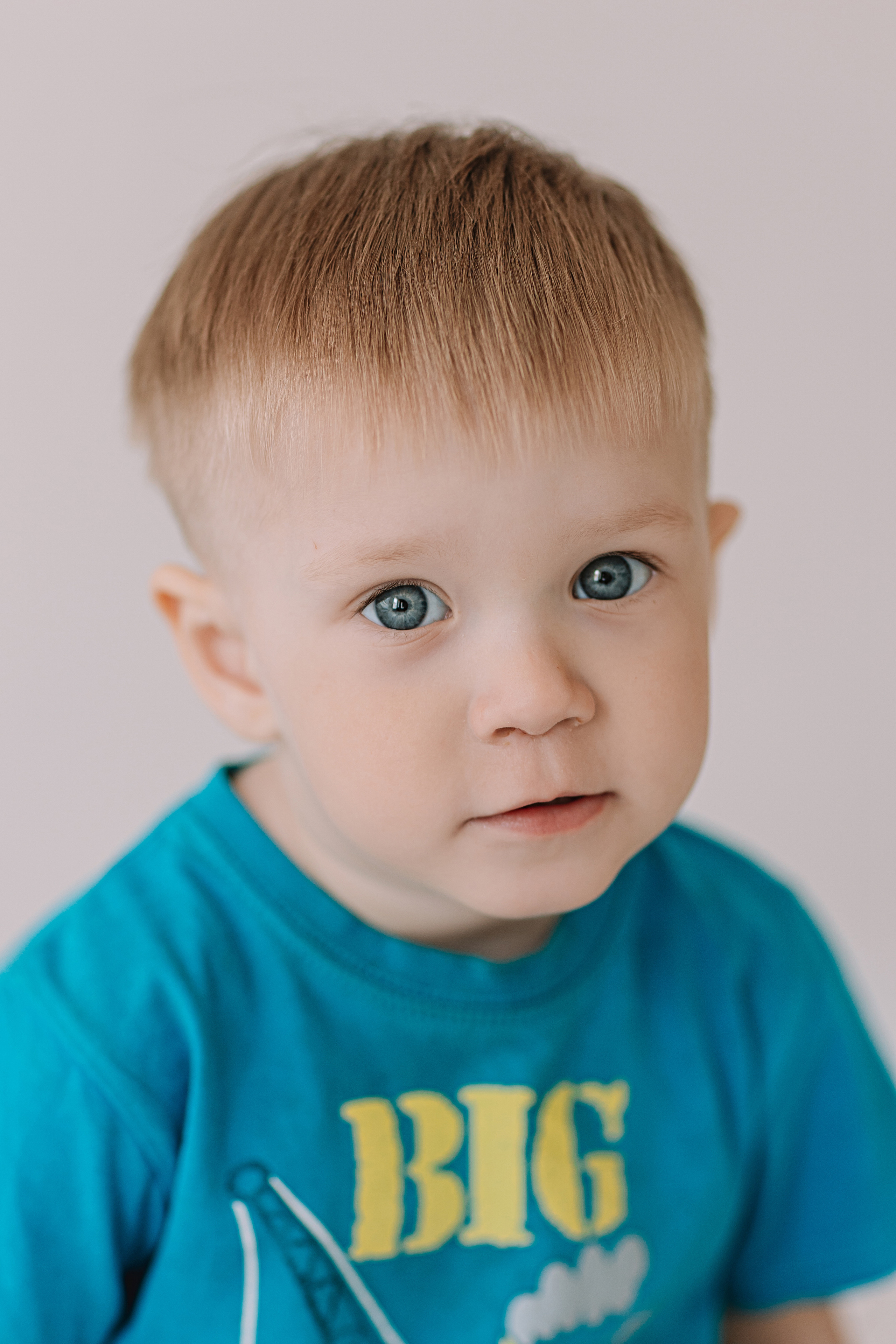 Младшая группа садика в студии. Семейный фотограф Тюмень, фотограф на роды Салмина Мария