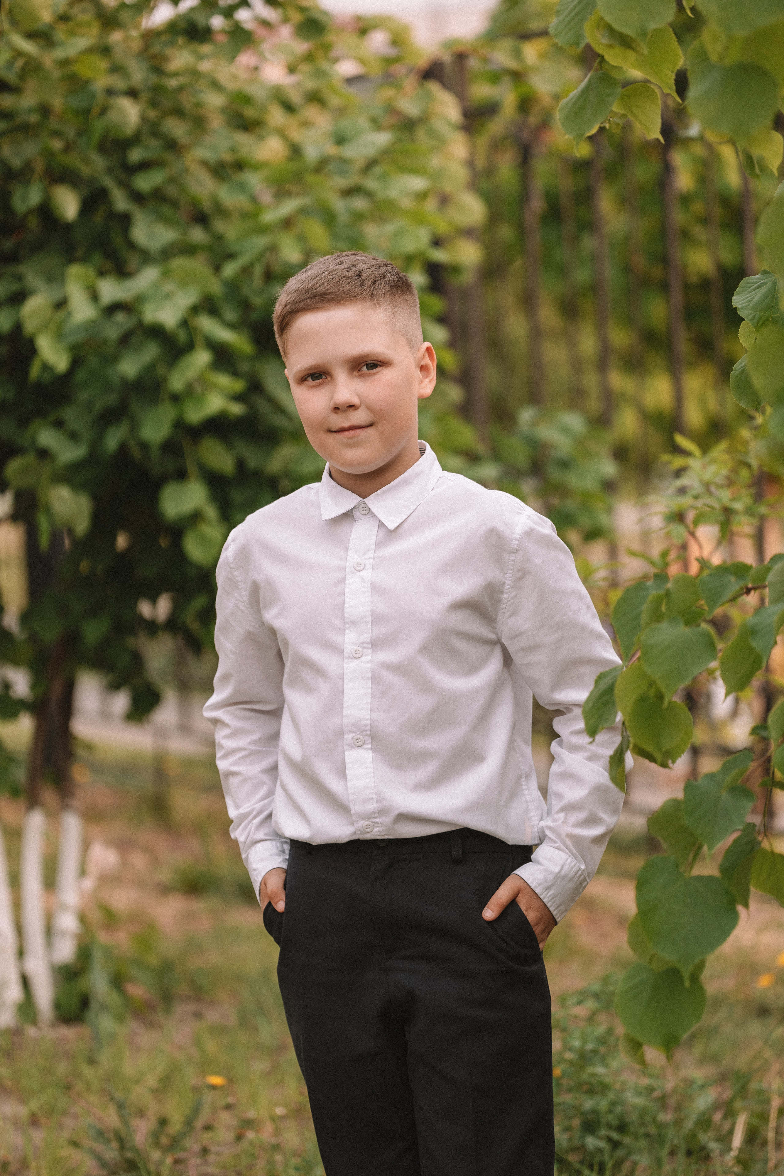 3 класс у школы. Семейный фотограф Тюмень, фотограф на роды Салмина Мария