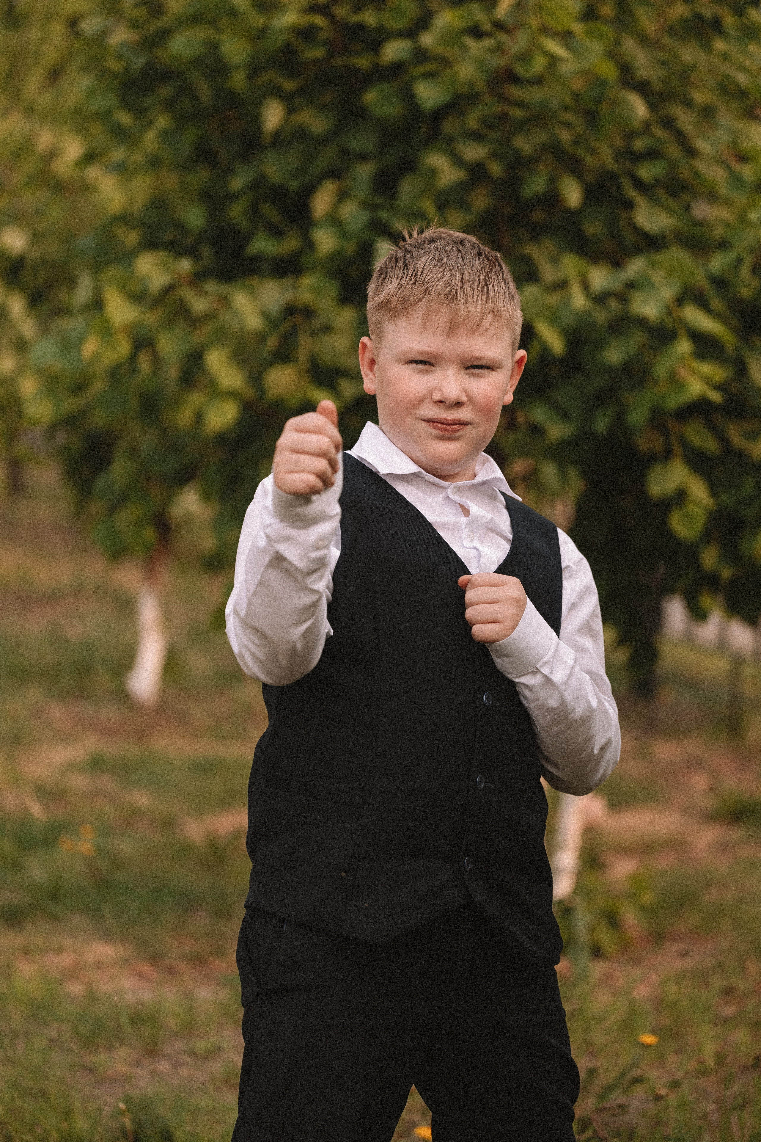 3 класс у школы. Семейный фотограф Тюмень, фотограф на роды Салмина Мария