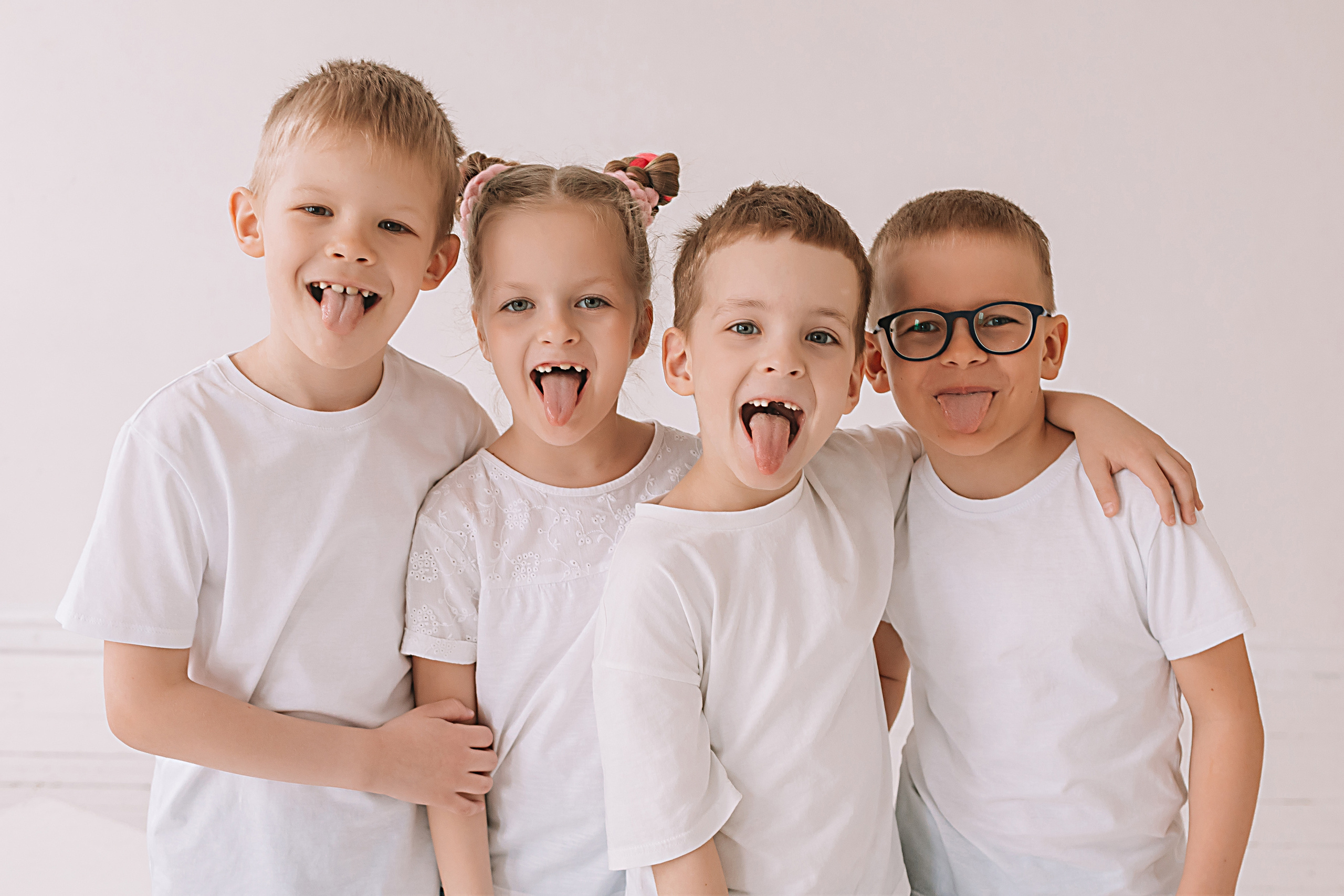 Садик в фотостудии. Семейный фотограф Тюмень, фотограф на роды Салмина Мария