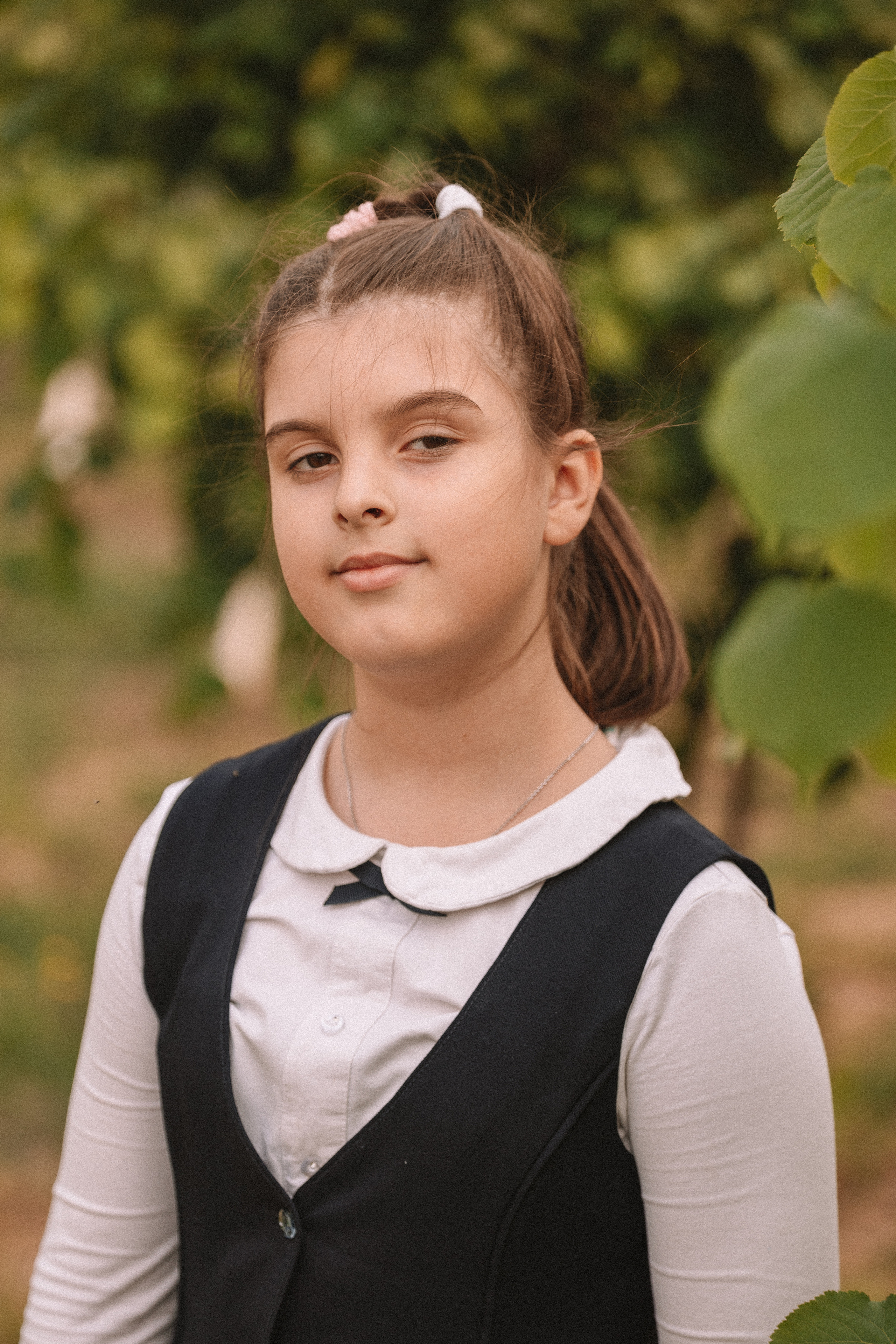 3 класс у школы. Семейный фотограф Тюмень, фотограф на роды Салмина Мария