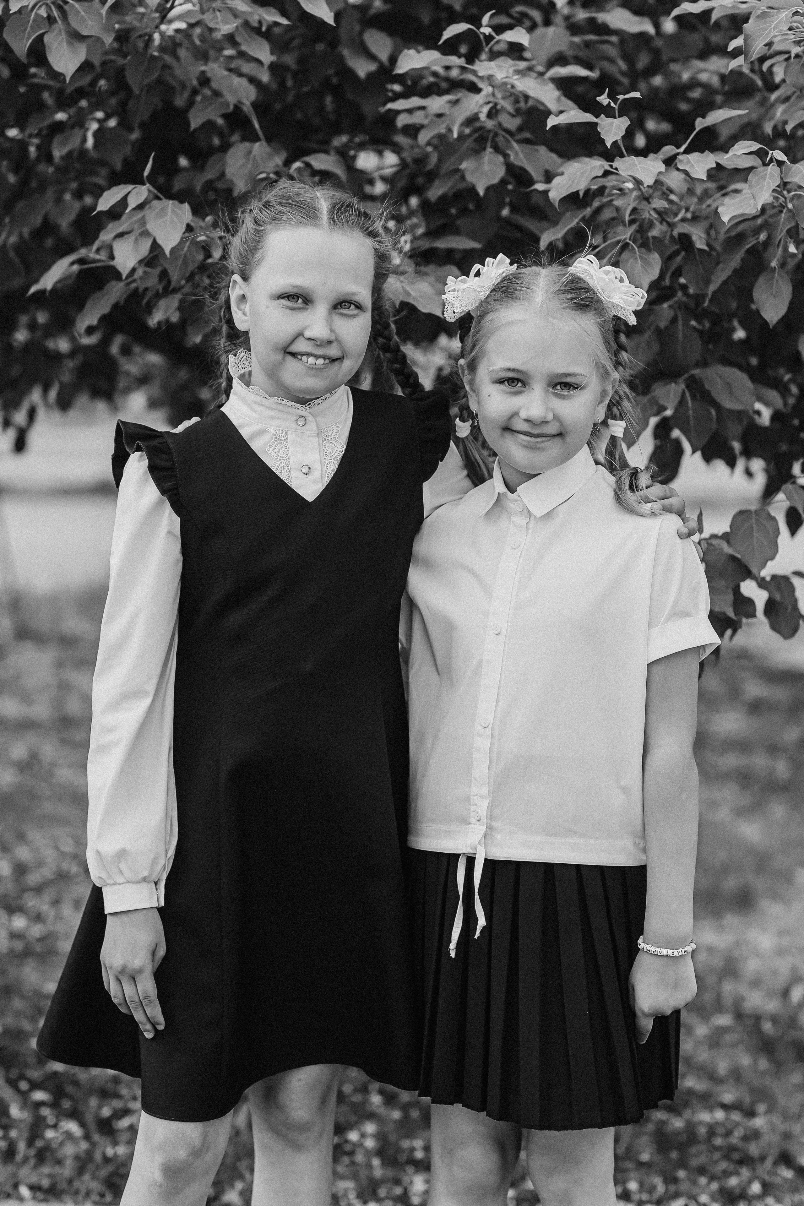 3 класс у школы. Семейный фотограф Тюмень, фотограф на роды Салмина Мария