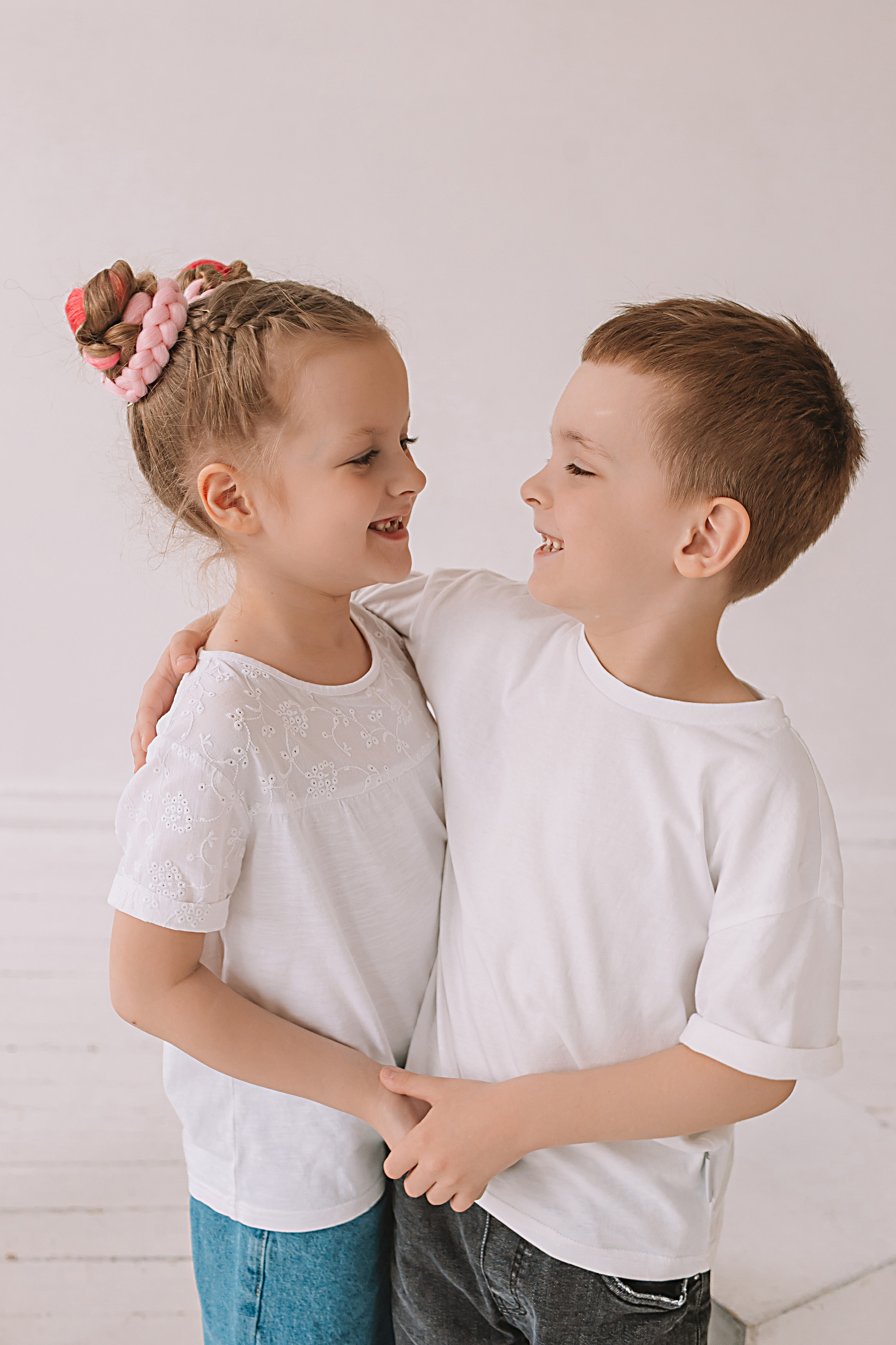 Садик в фотостудии. Семейный фотограф Тюмень, фотограф на роды Салмина Мария