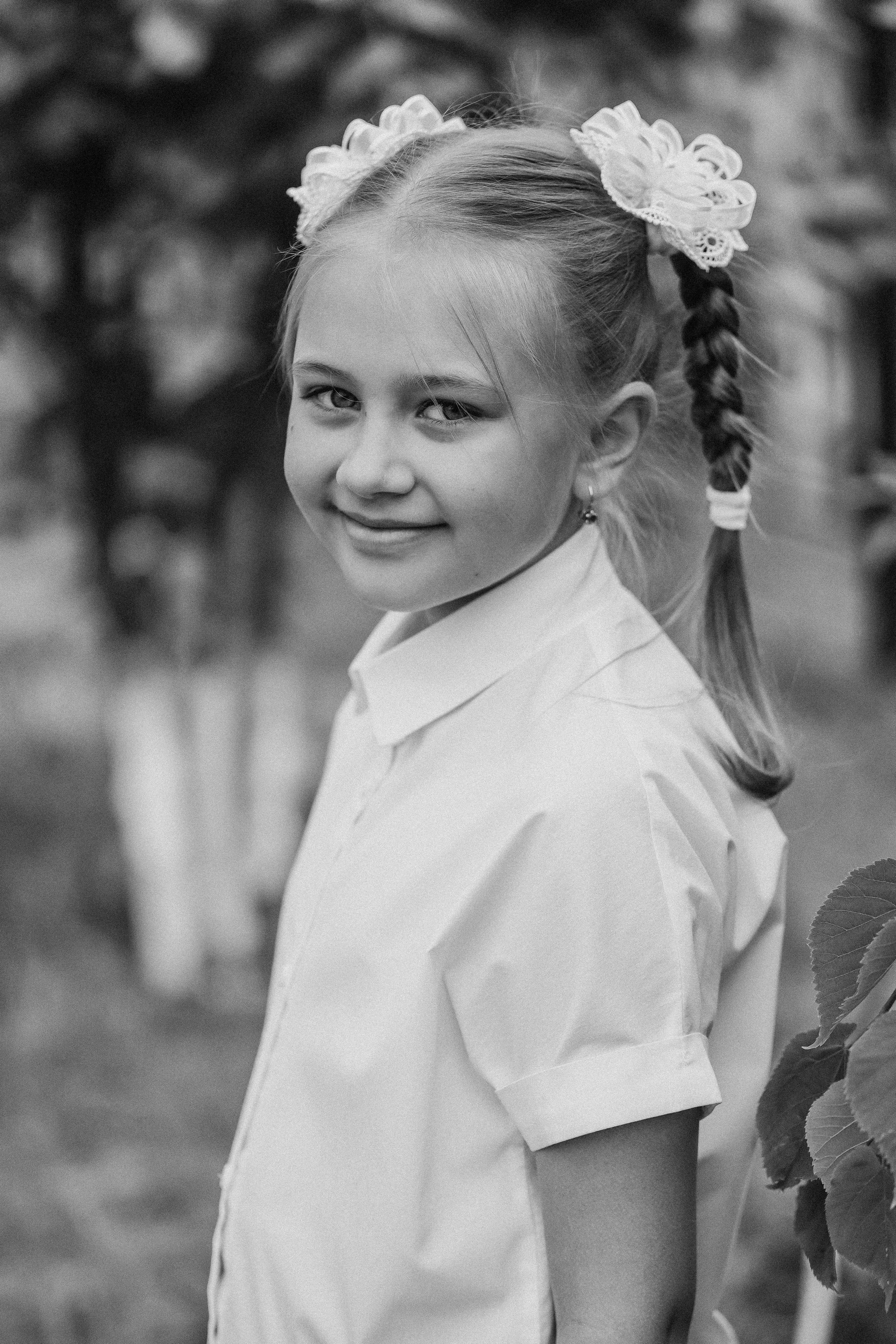 3 класс у школы. Семейный фотограф Тюмень, фотограф на роды Салмина Мария