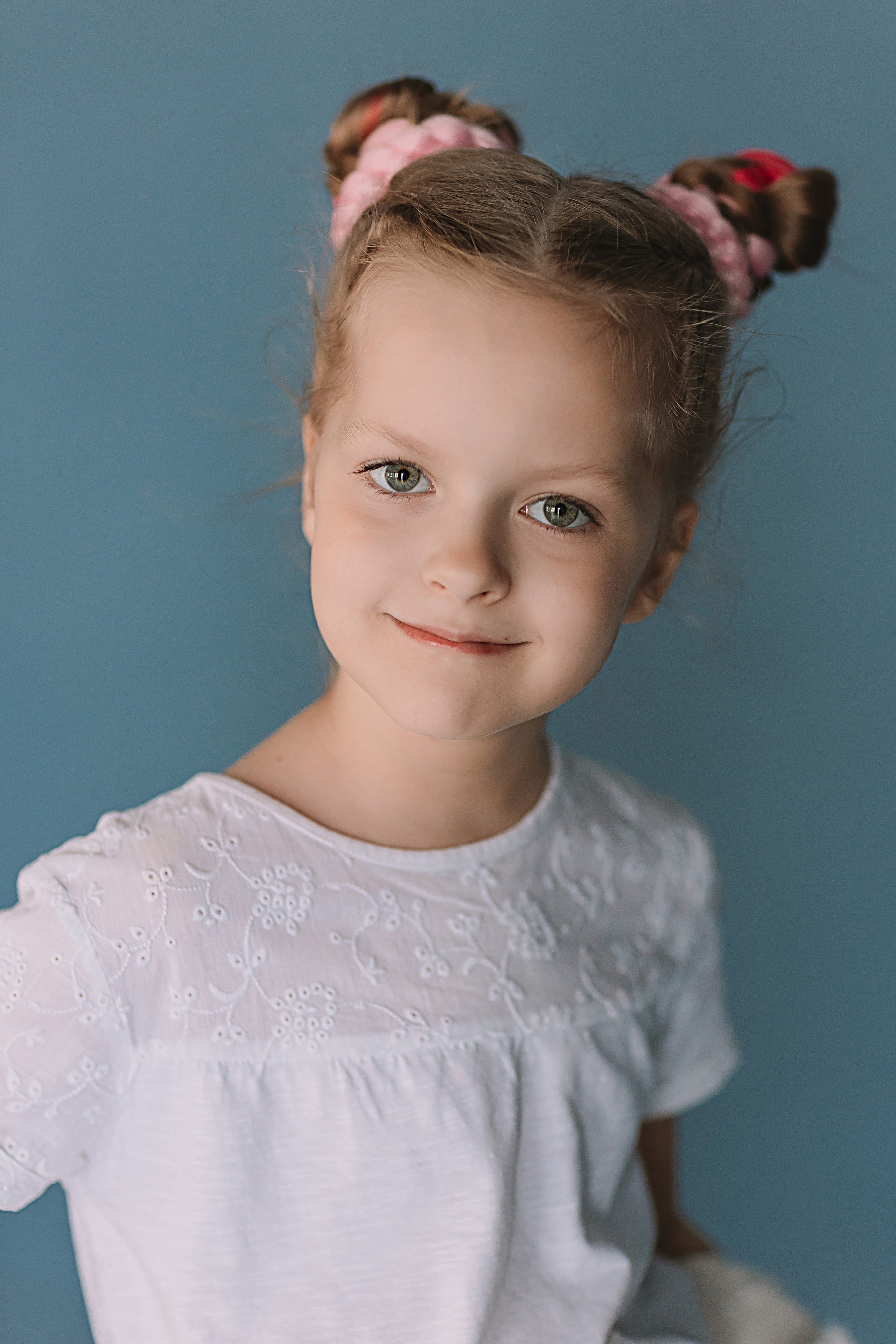 Садик в фотостудии. Семейный фотограф Тюмень, фотограф на роды Салмина Мария