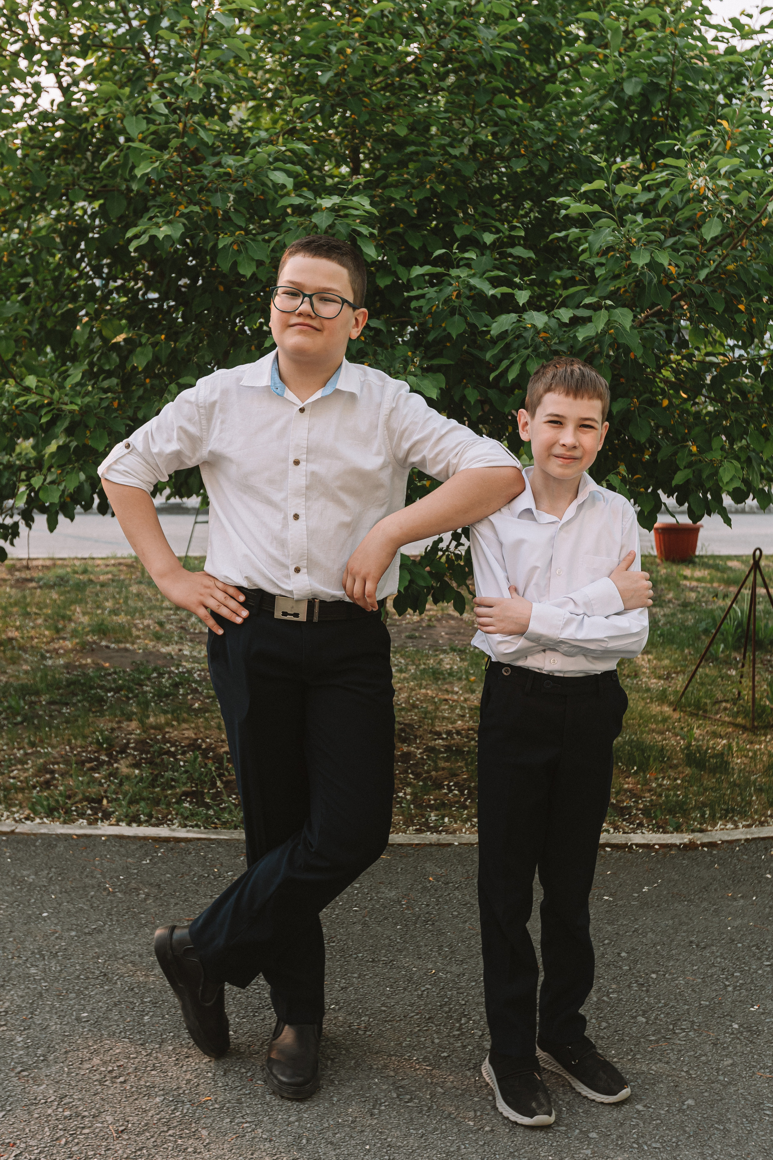 3 класс у школы. Семейный фотограф Тюмень, фотограф на роды Салмина Мария