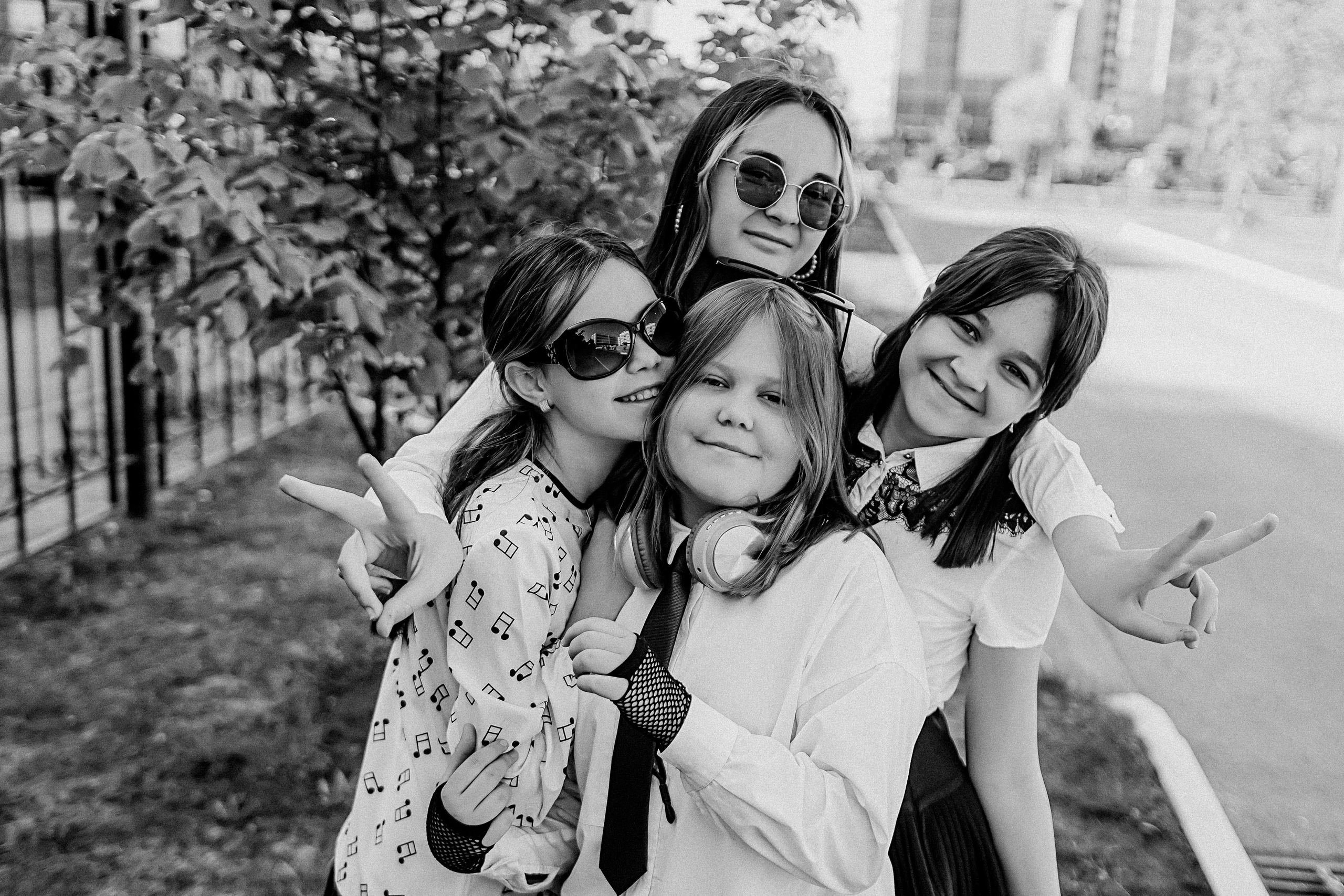 6 класс у школы. Семейный фотограф Тюмень, фотограф на роды Салмина Мария