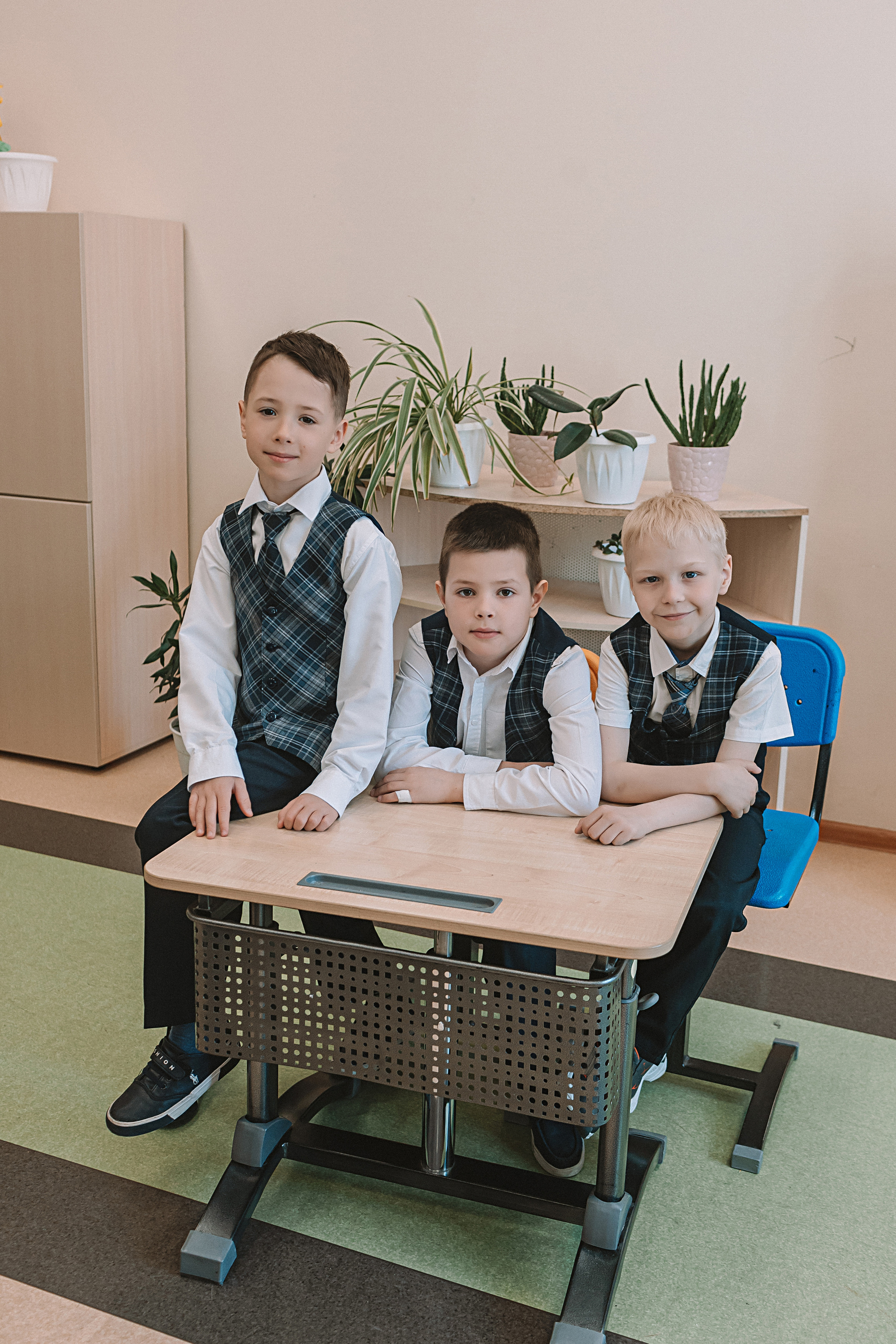 1 класс в кабинете. Семейный фотограф Тюмень, фотограф на роды Салмина Мария