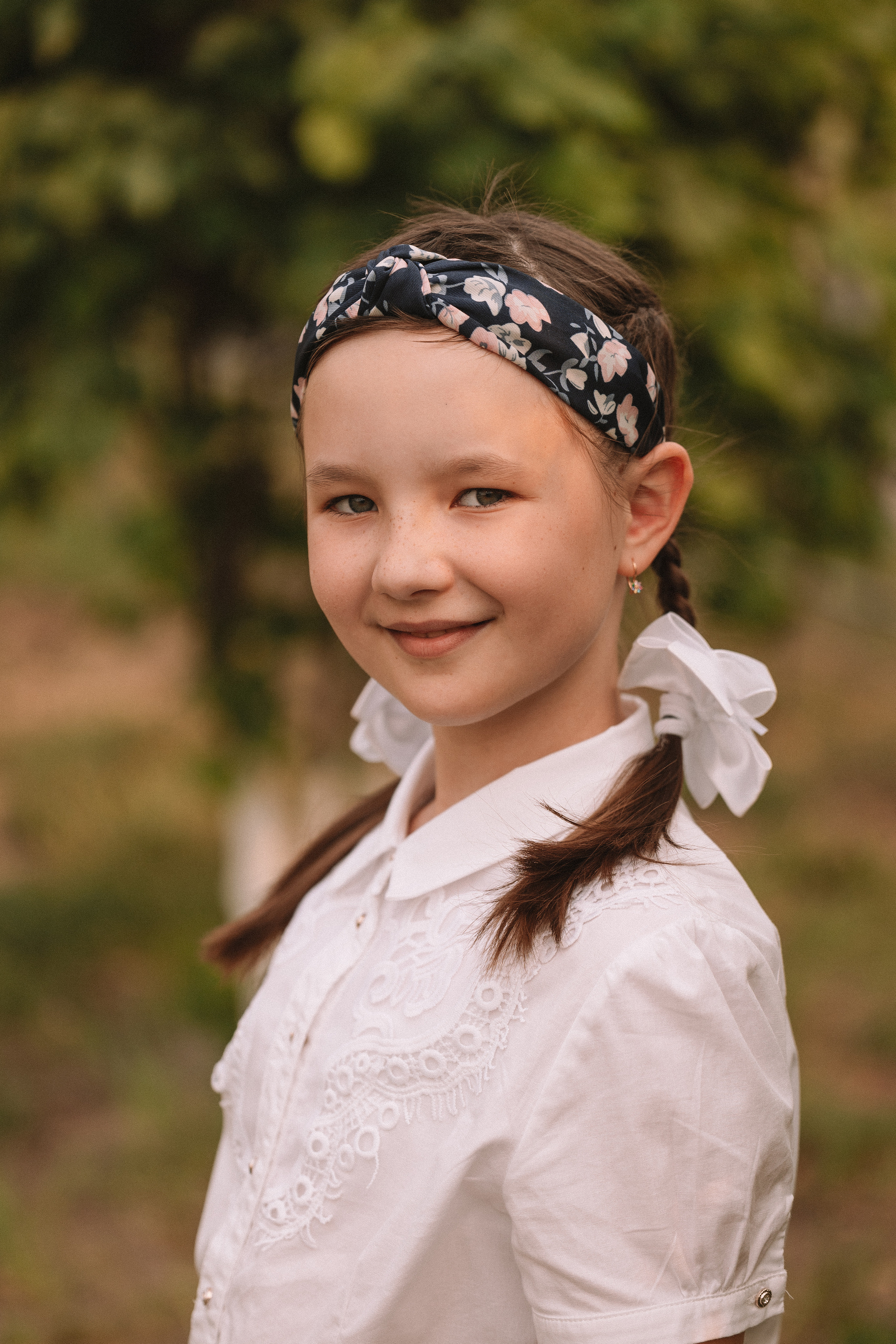 3 класс у школы. Семейный фотограф Тюмень, фотограф на роды Салмина Мария